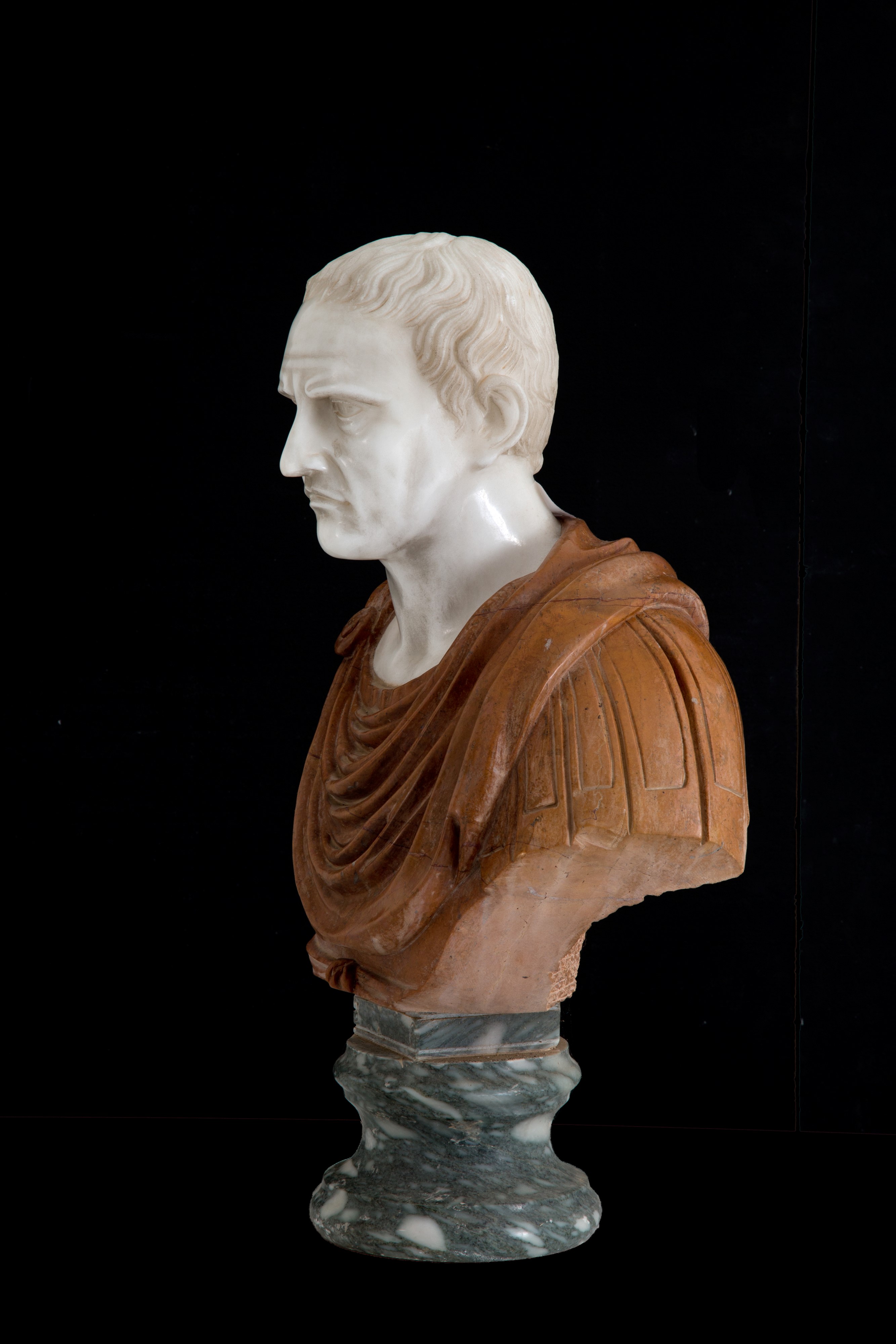 Scultura in Marmi Policromi "imperatore"