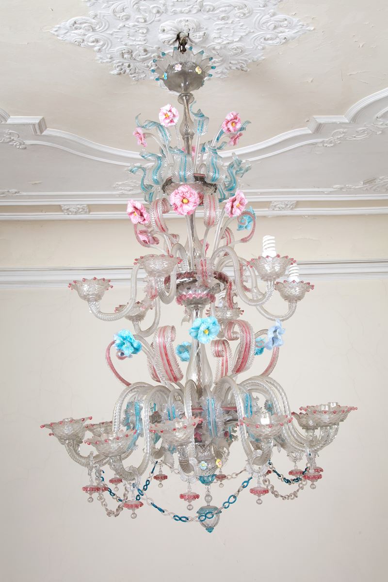 Lampadario rosa e azzurro