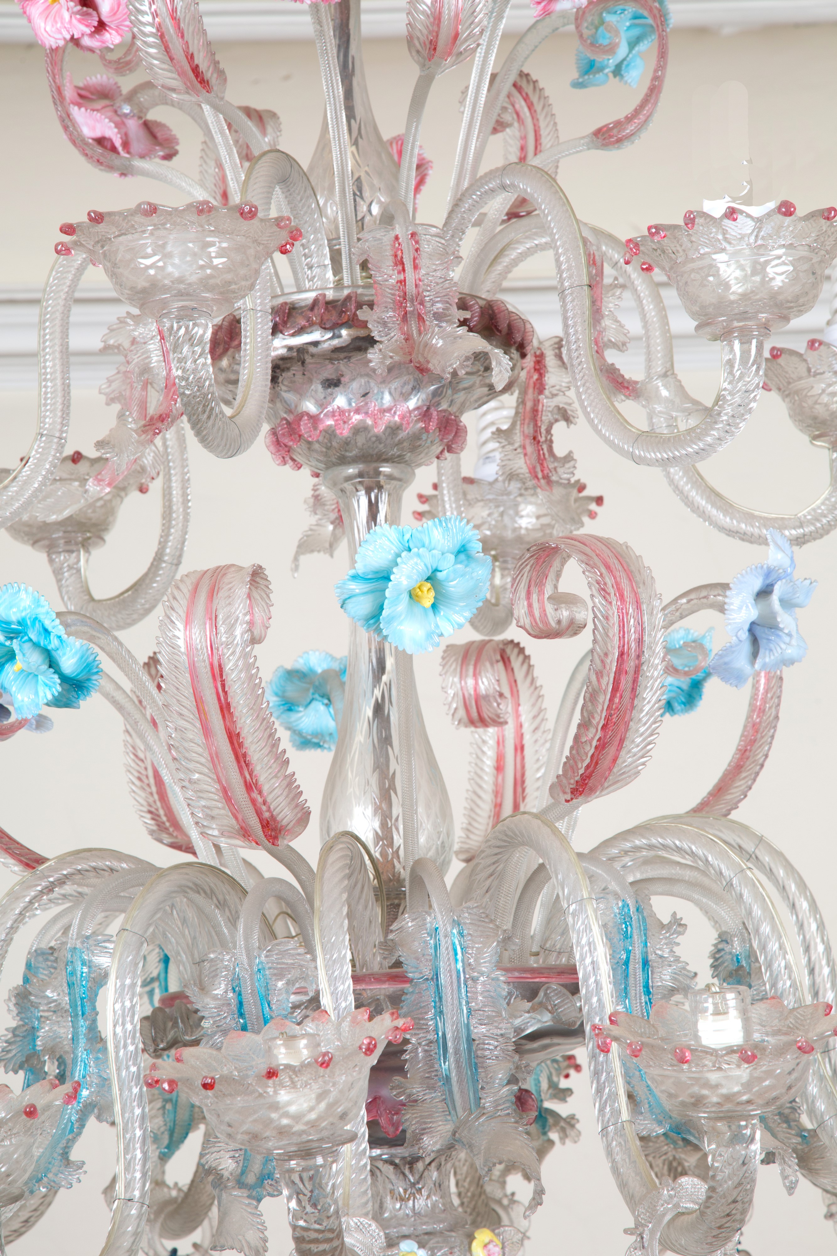 Lampadario rosa e azzurro