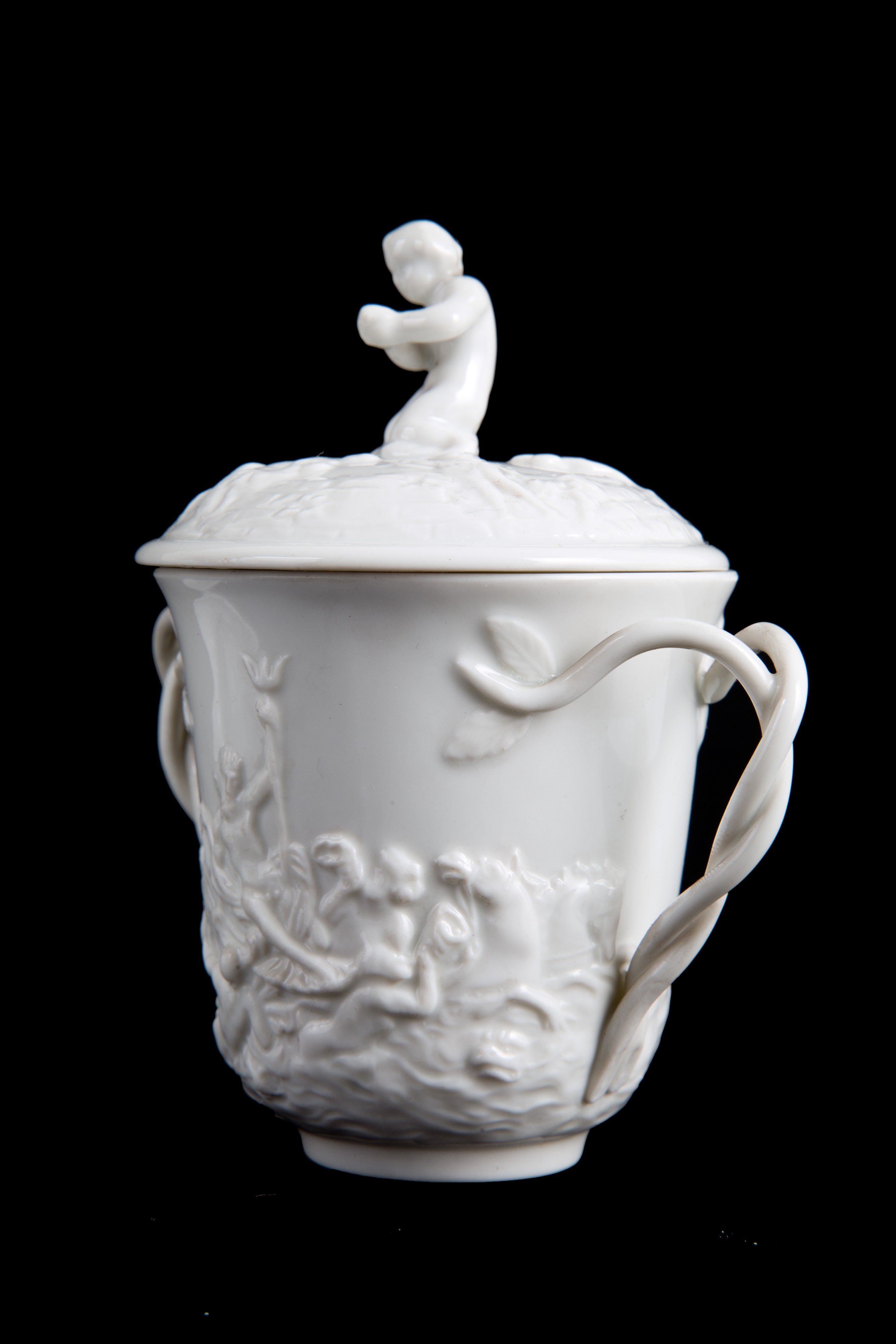 Coppia di tazzine da puerpera. CAPODIMONTE