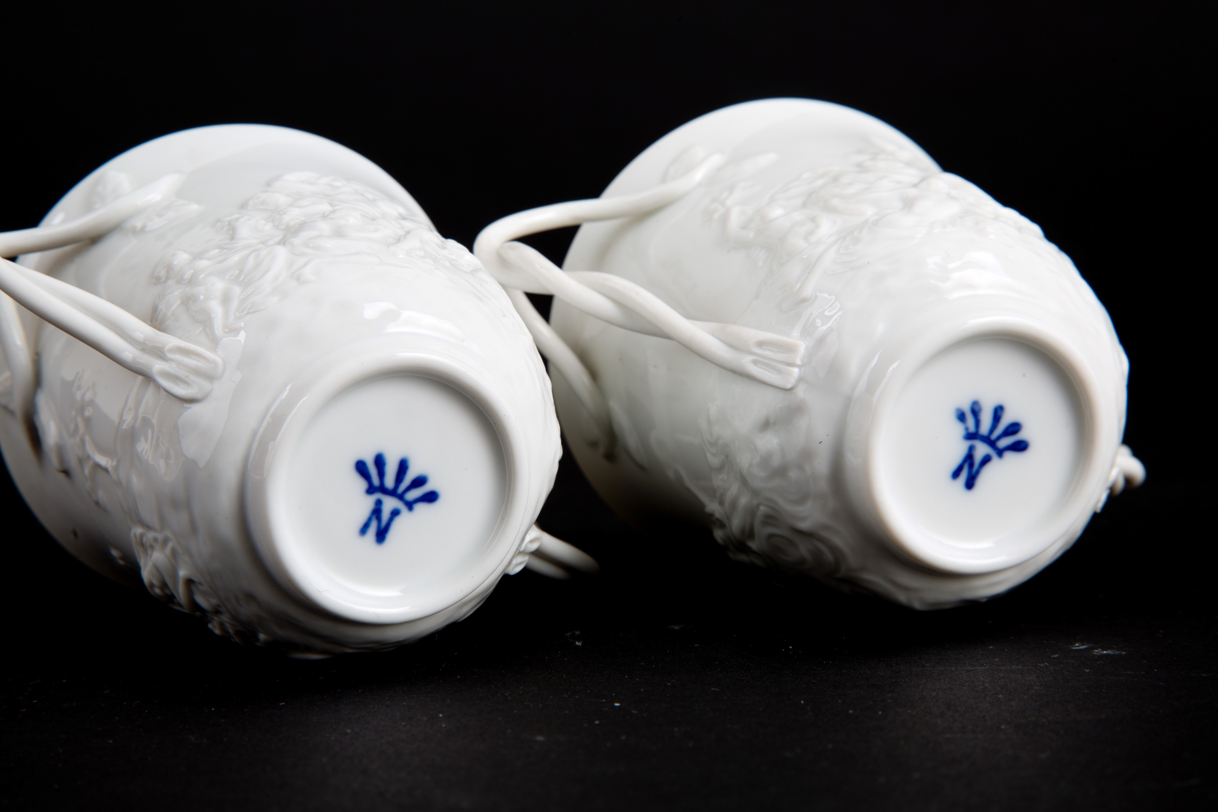 Coppia di tazzine da puerpera. CAPODIMONTE