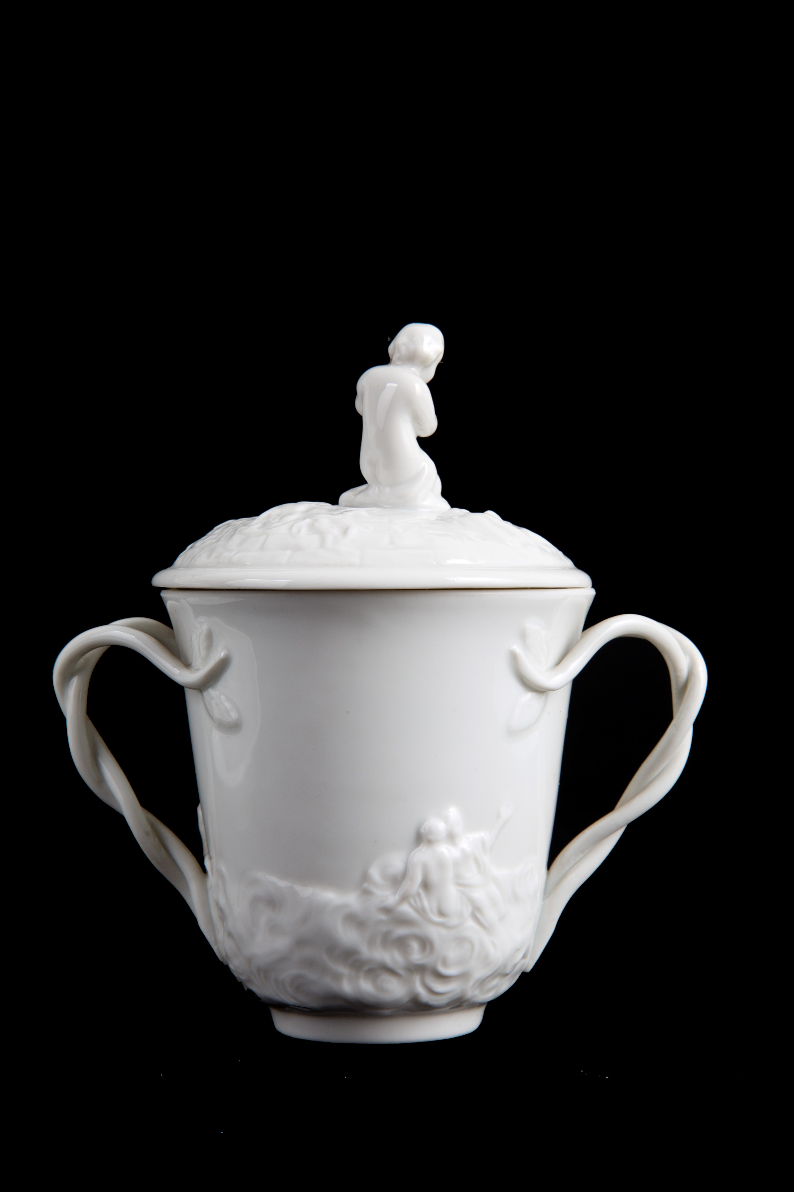 Coppia di tazzine da puerpera. CAPODIMONTE