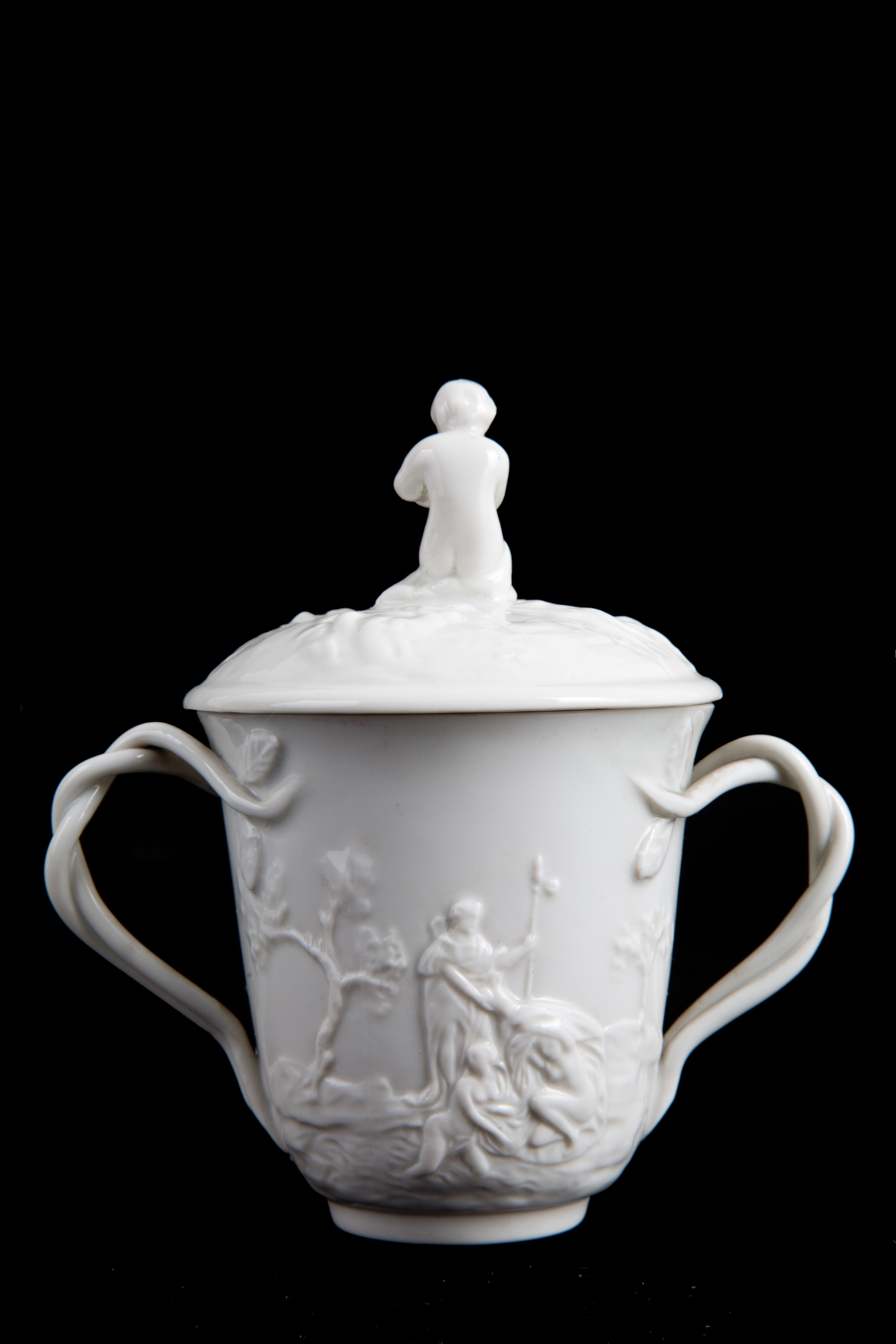 Coppia di tazzine da puerpera. CAPODIMONTE