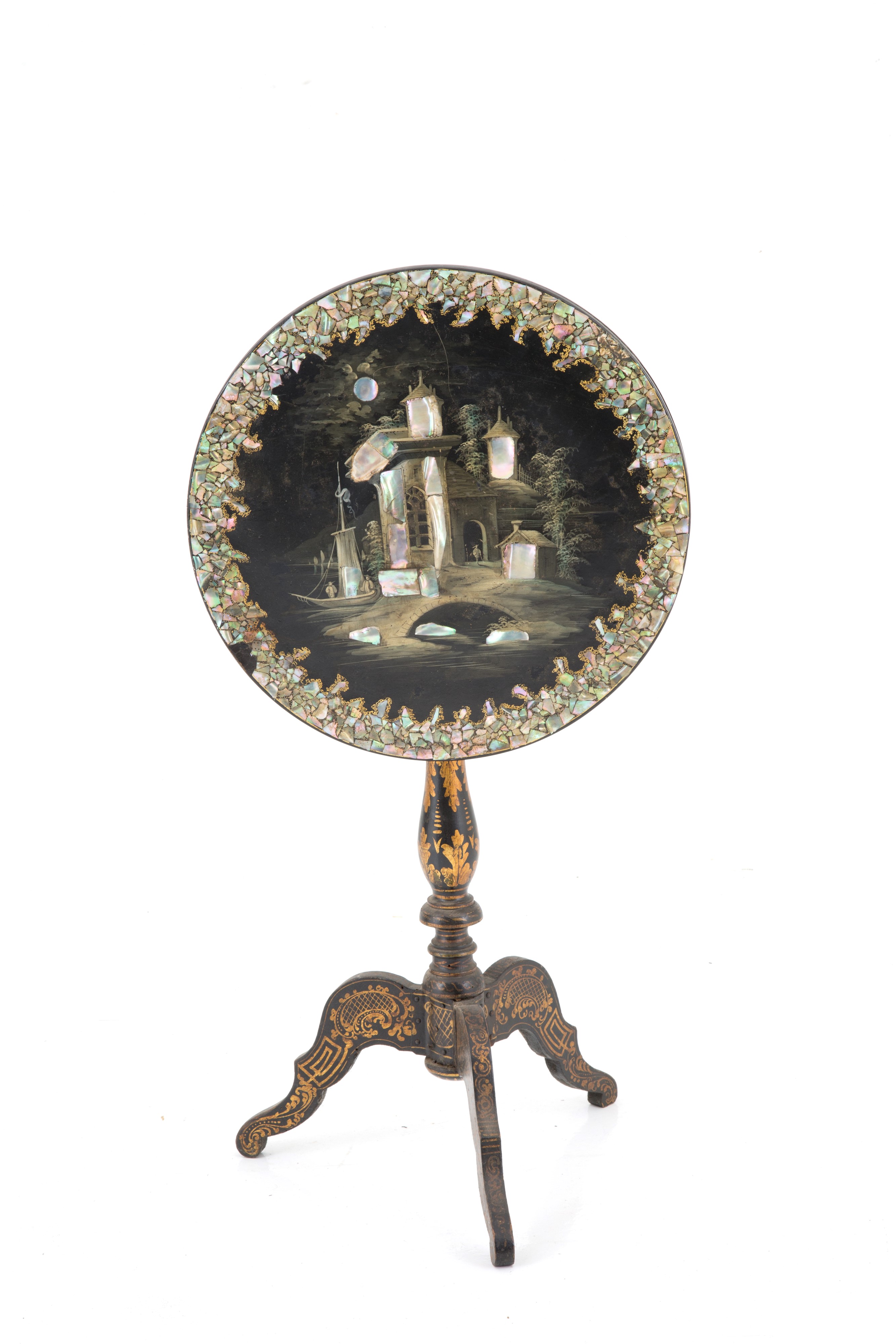 Tavolino a vela con intarsi in madreperla