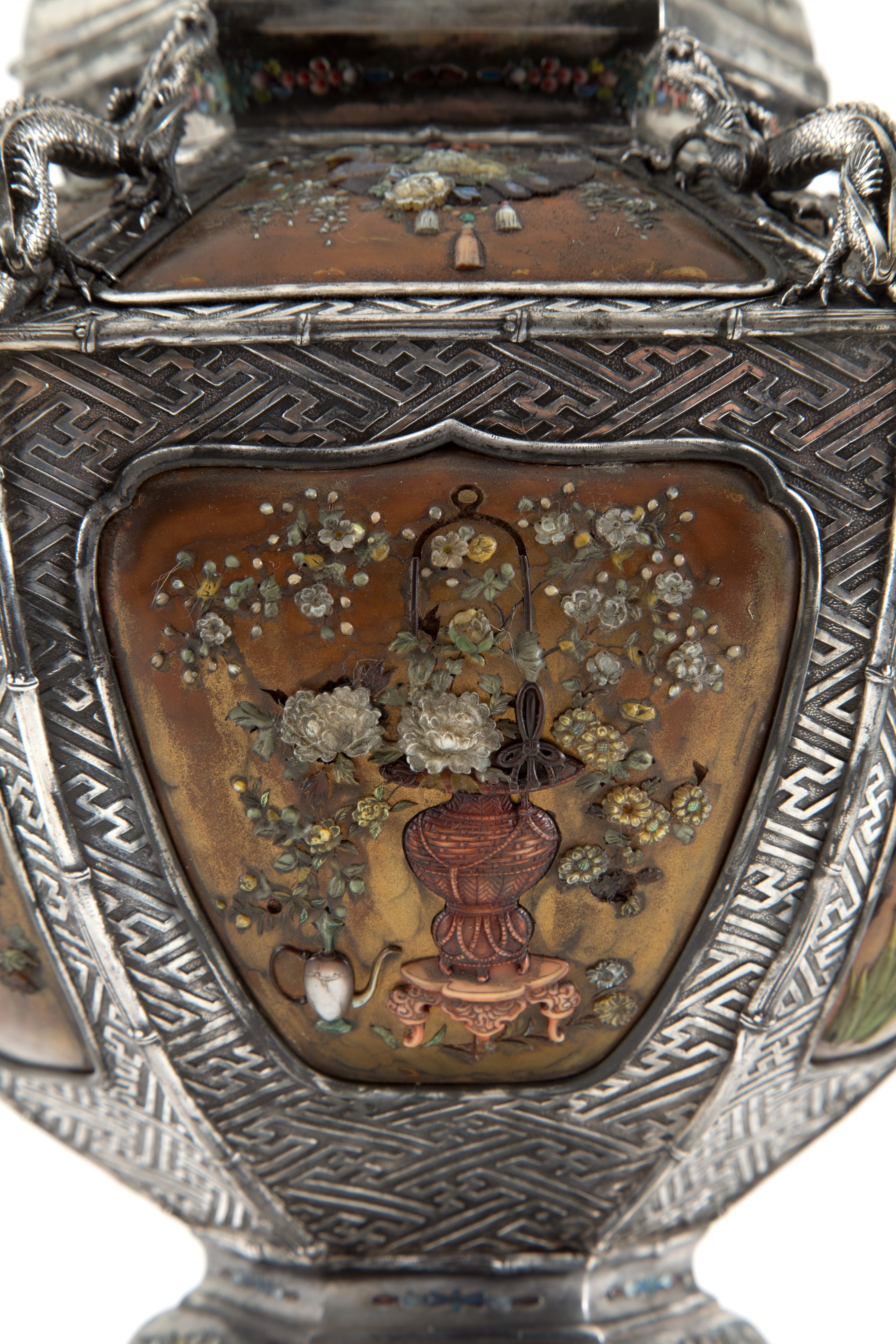 Vaso shibayama in argento