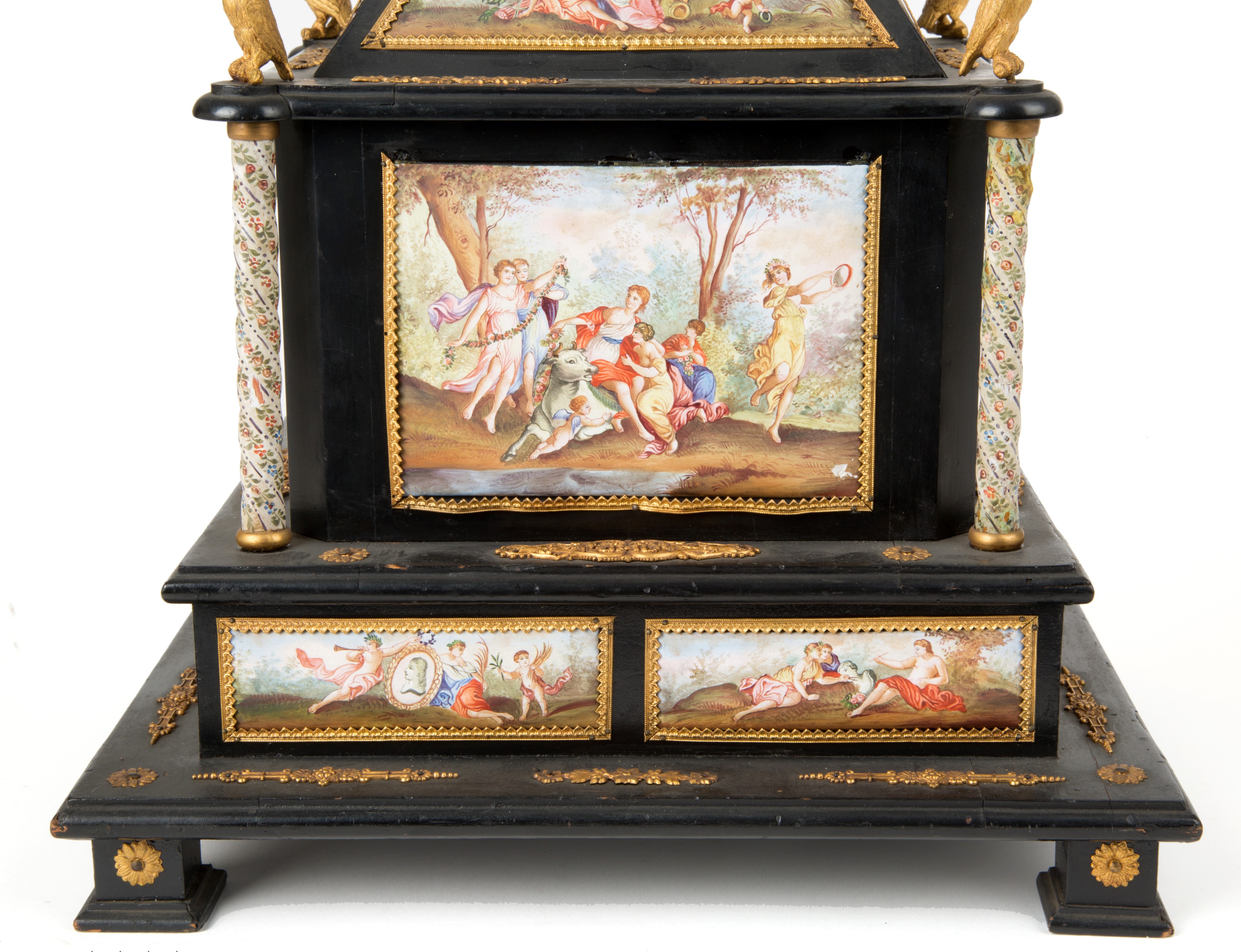 Piccolo Monetiere in Legno e Smalto