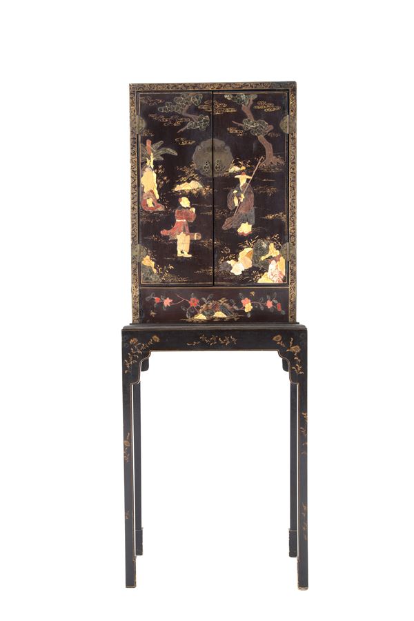 Cabinet with lacquered wooden base