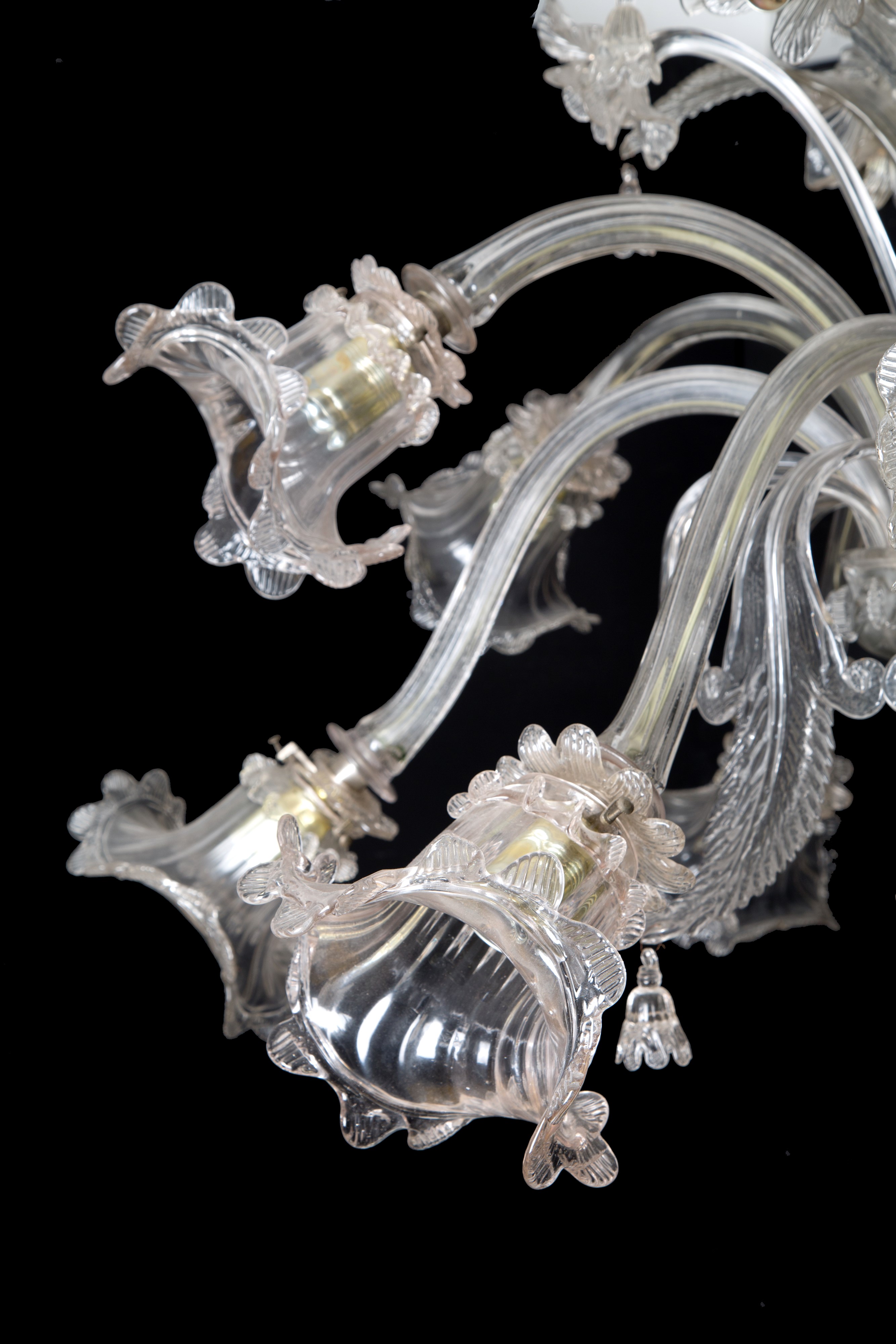 Lampadario in vetro con decorazioni floreali, XX secolo