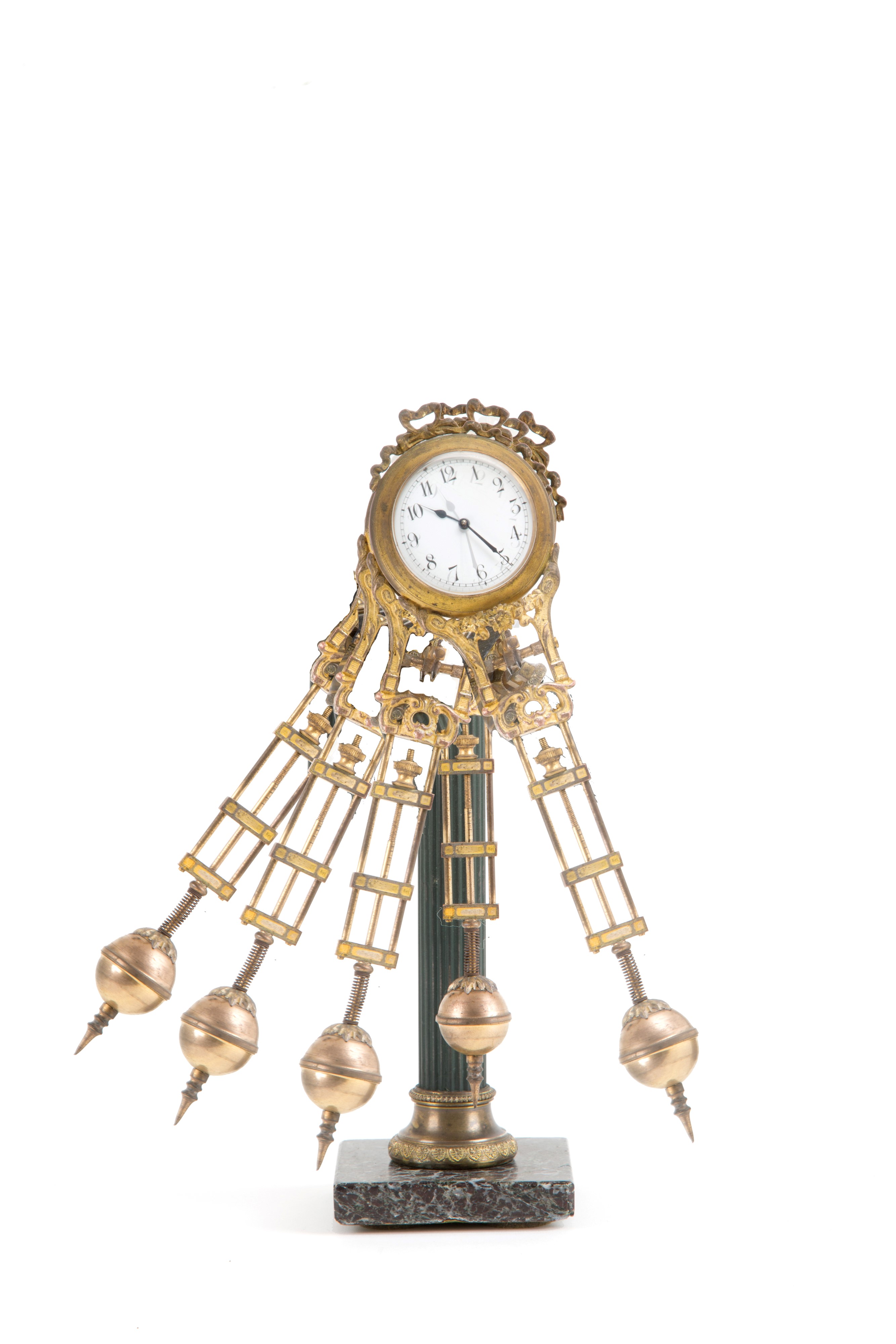 Orologio oscillante montato su colonna