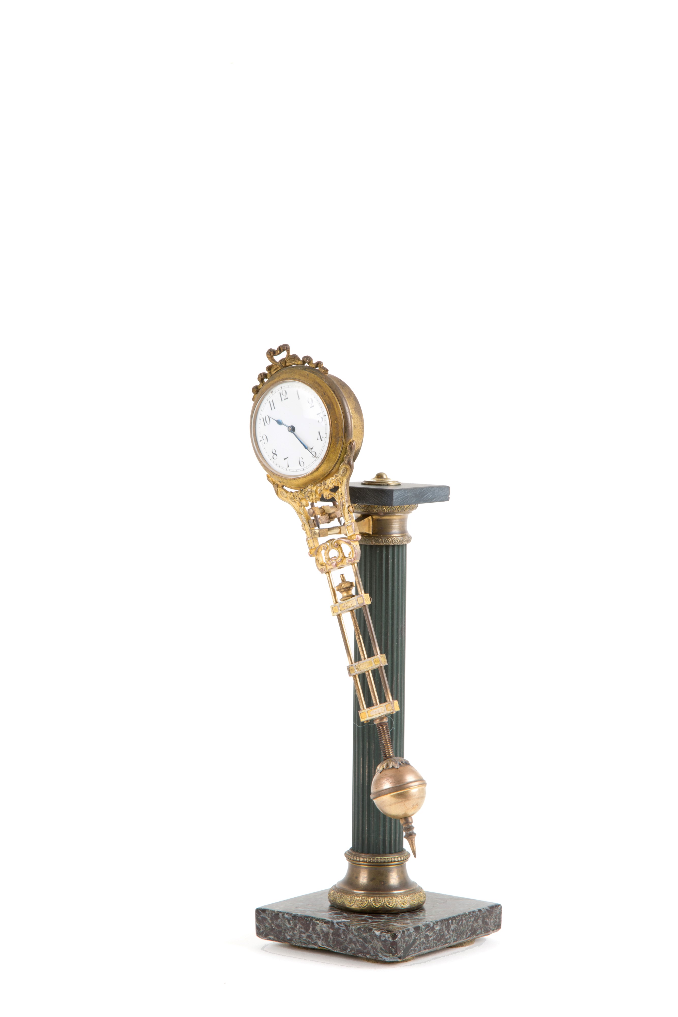 Orologio oscillante montato su colonna
