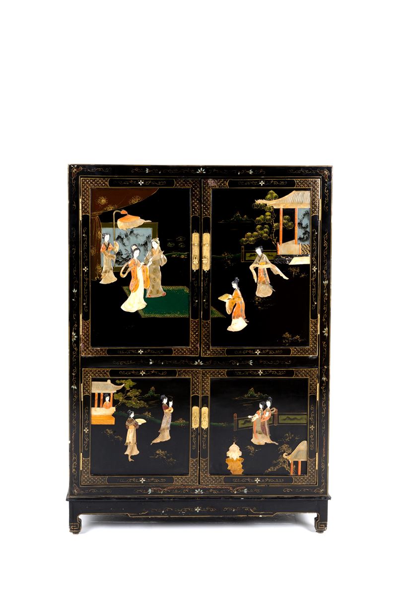 Mobile laccato con pietre dure