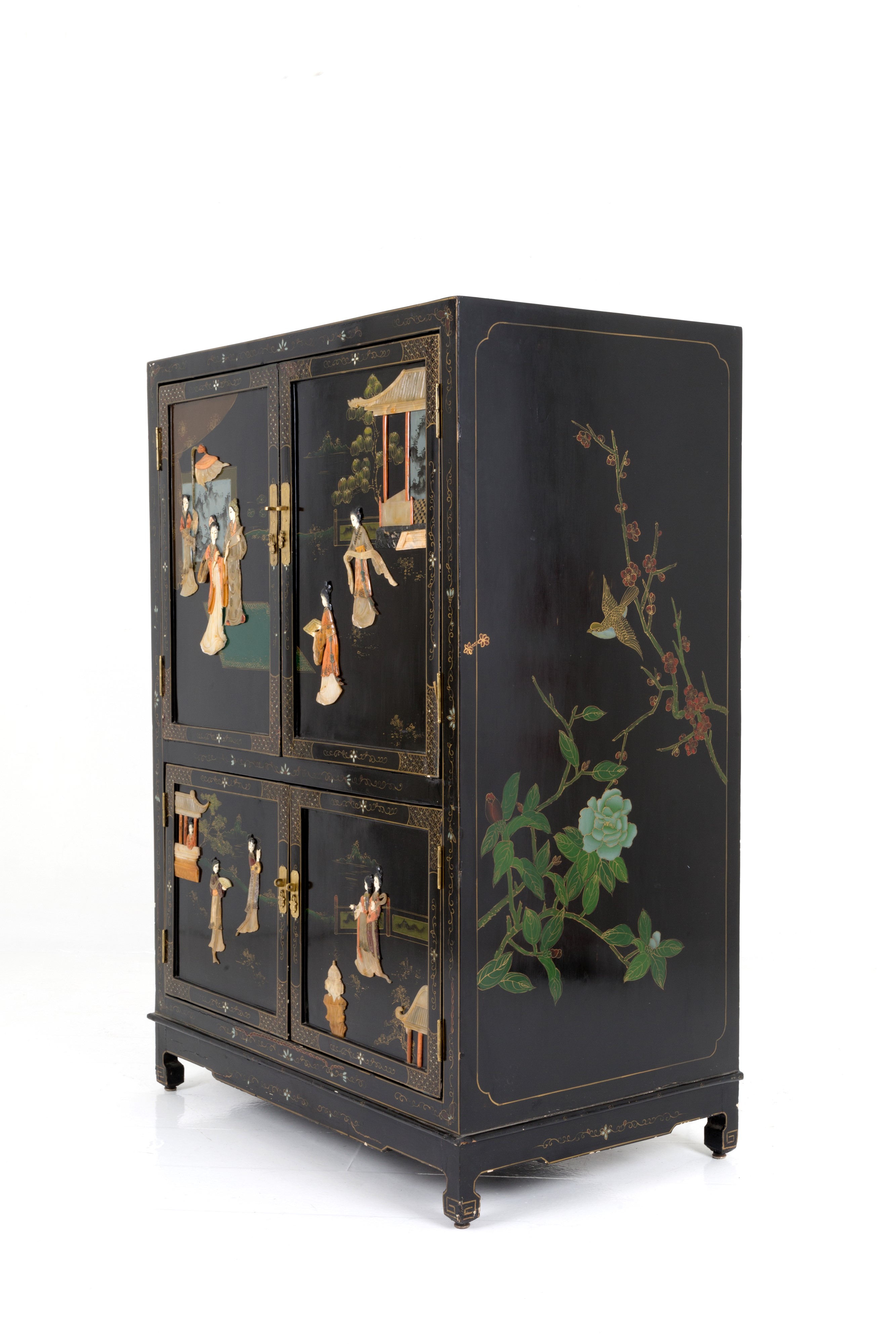 Mobile laccato con pietre dure