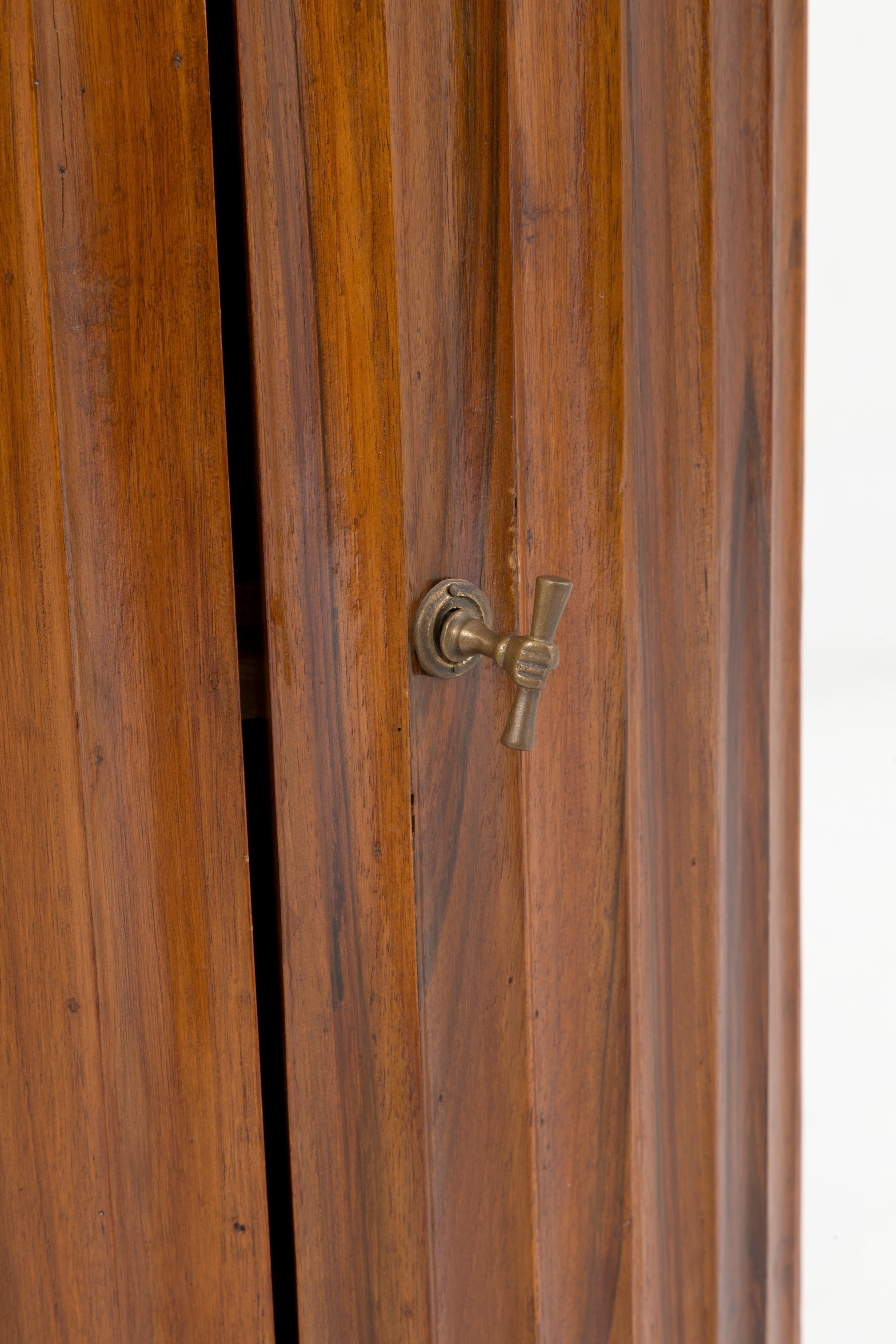 Colonna scanalata in legno