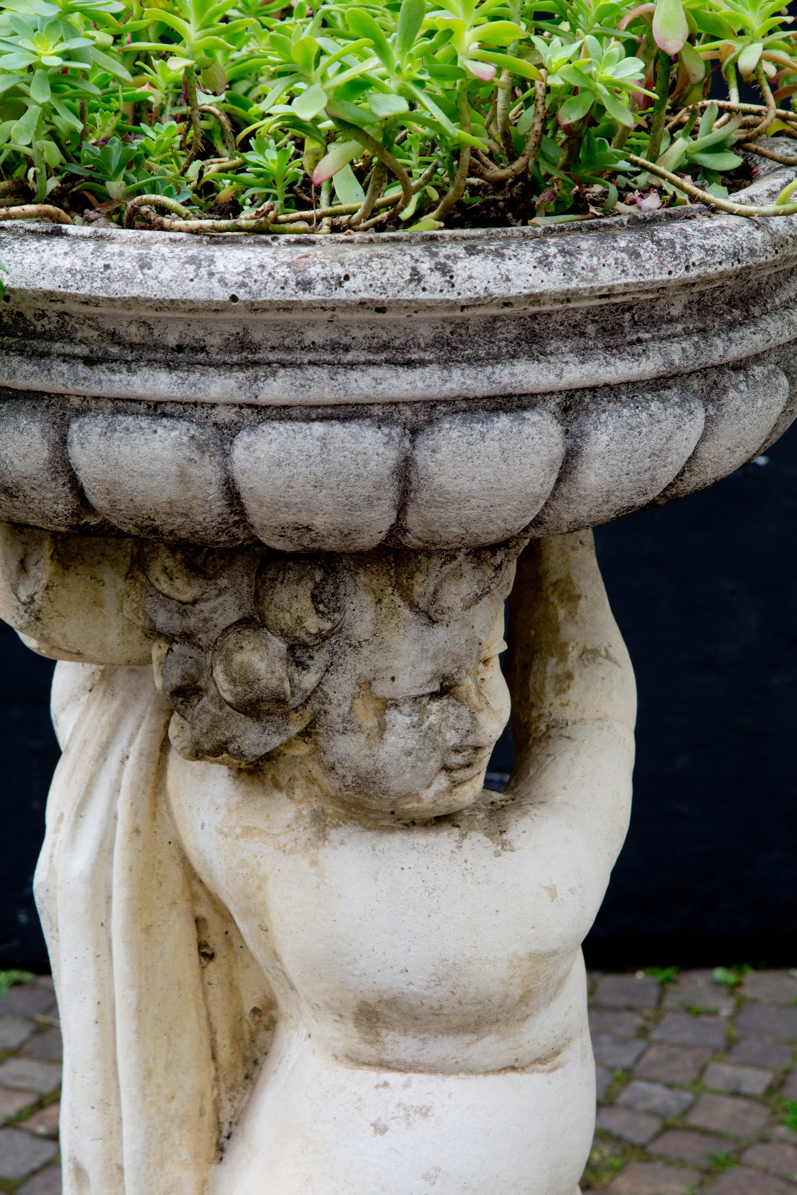 Coppia di Fioriere con Putti