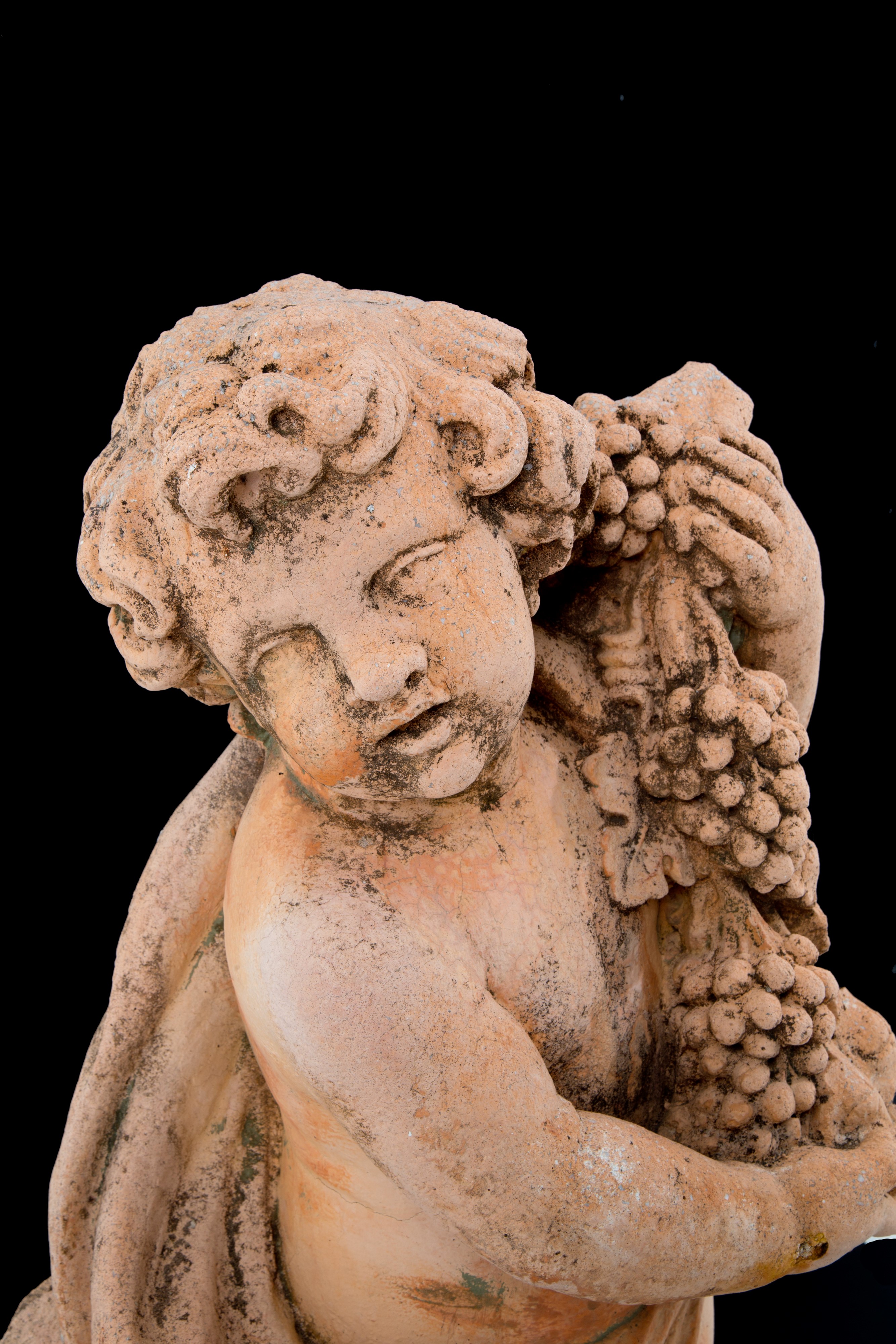 Scultura in Terracotta "putto con Grappoli D'uva"
