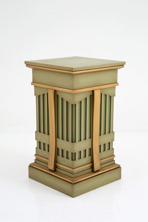 Wooden column