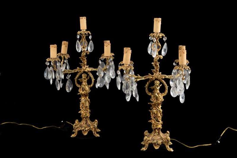 Coppia di candelabri con putti musicanti