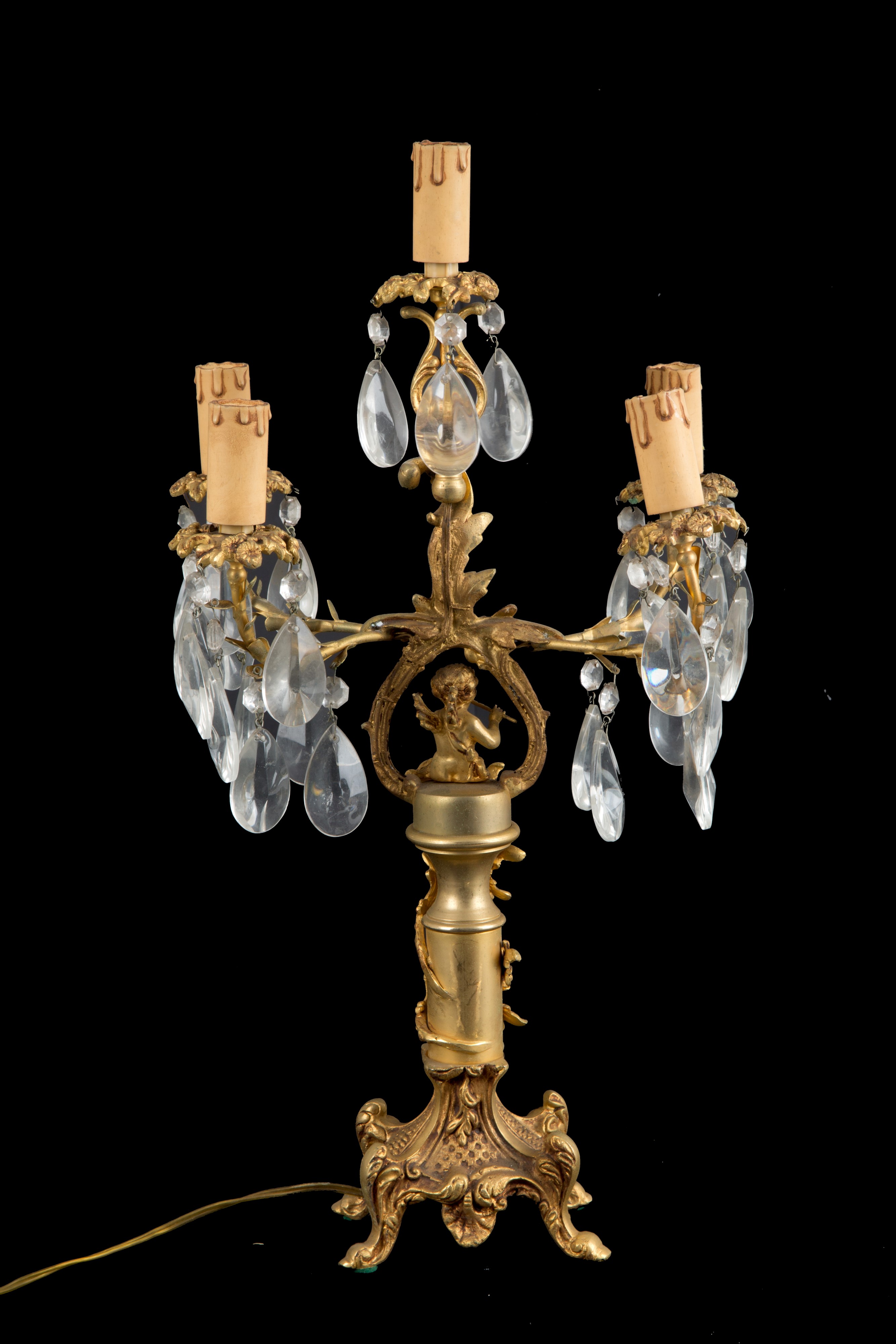 Coppia di candelabri con putti musicanti