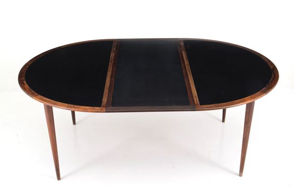 GRETE JALK - Extendable round table for POUL JEPPESEN