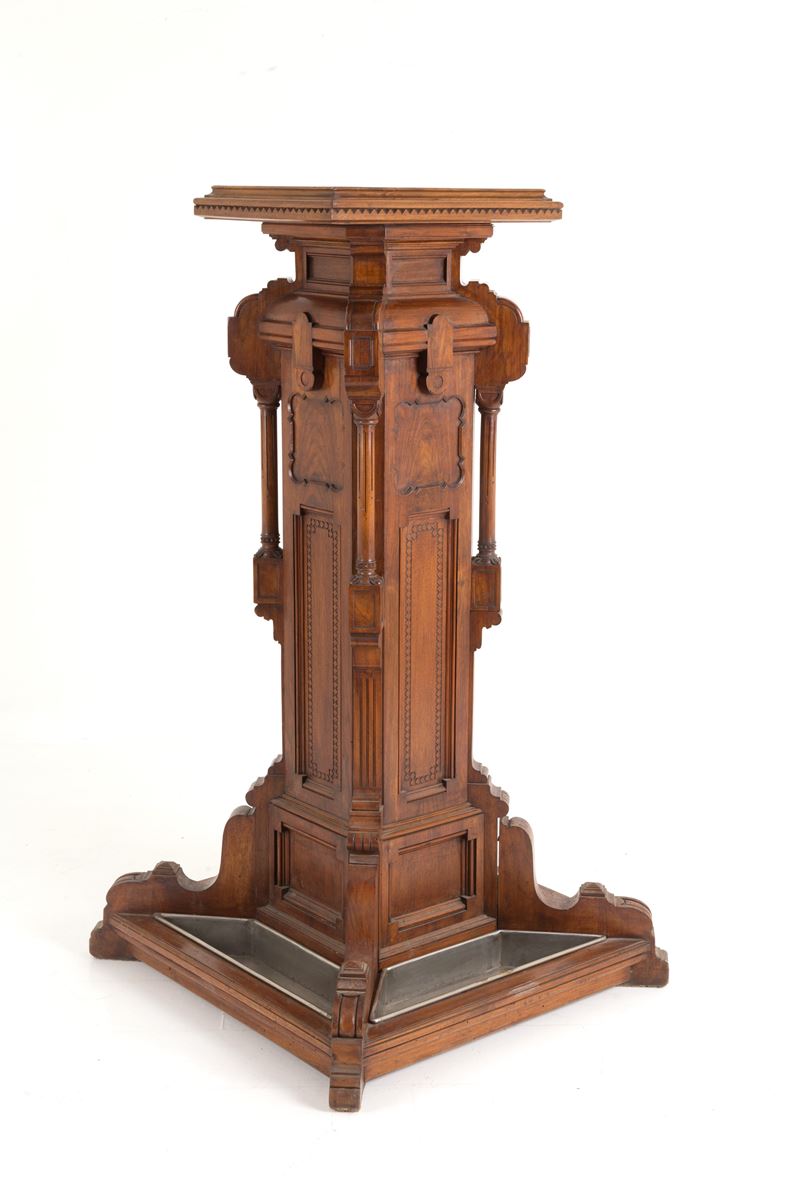 Colonna con fioriere