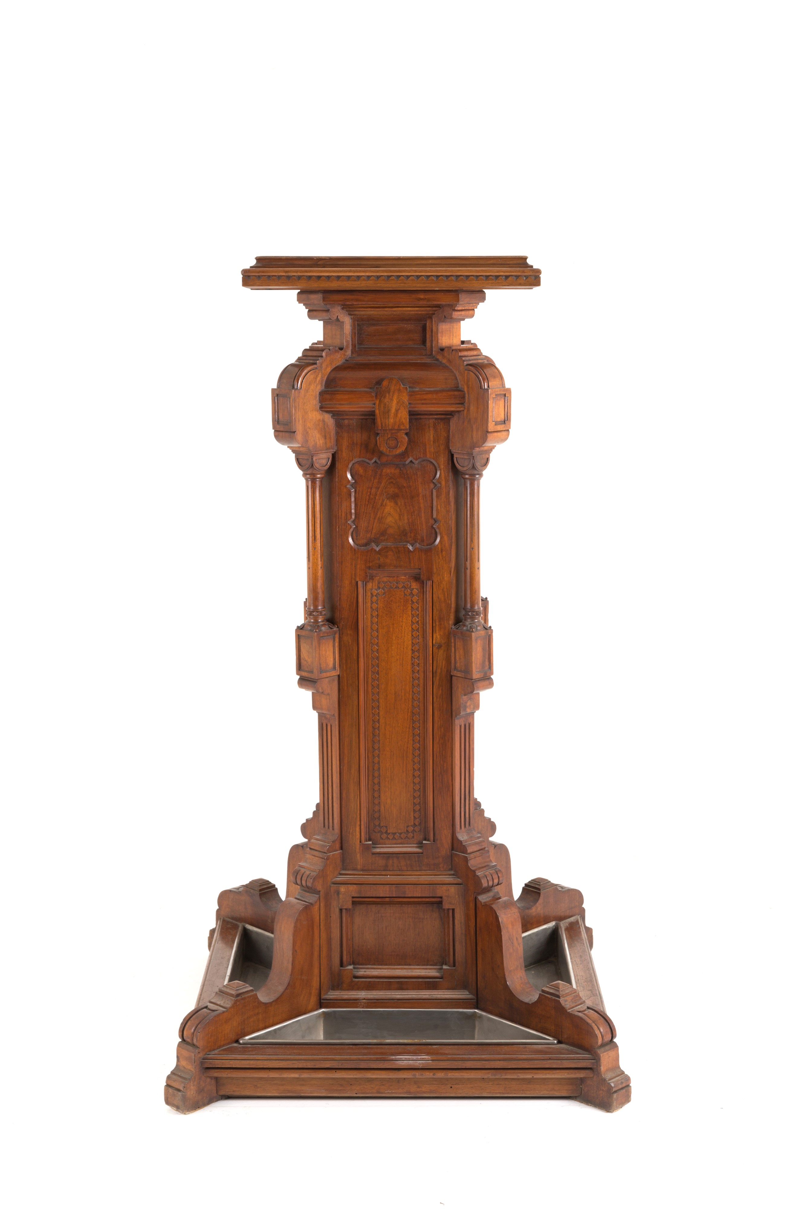 Colonna con fioriere