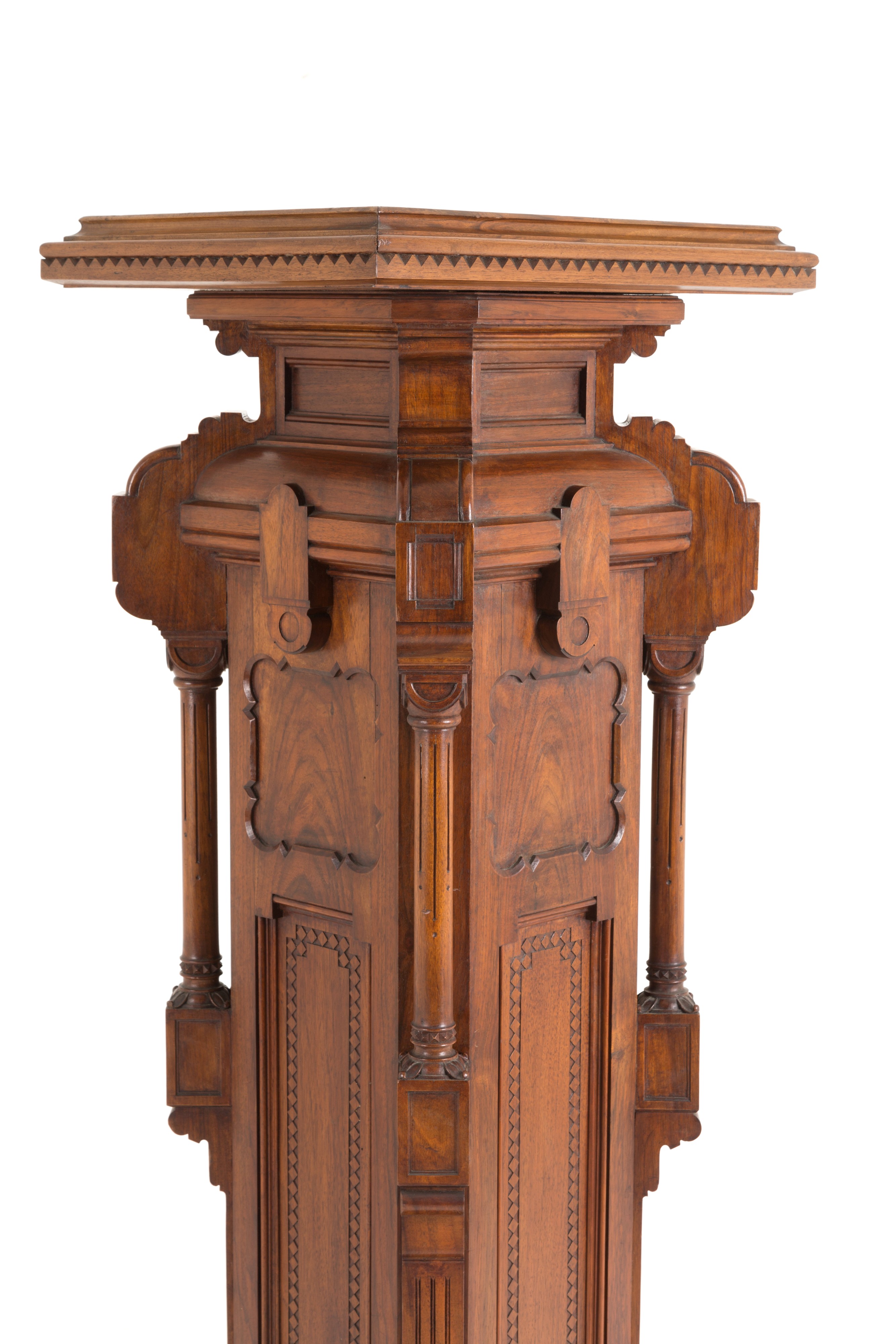 Colonna con fioriere