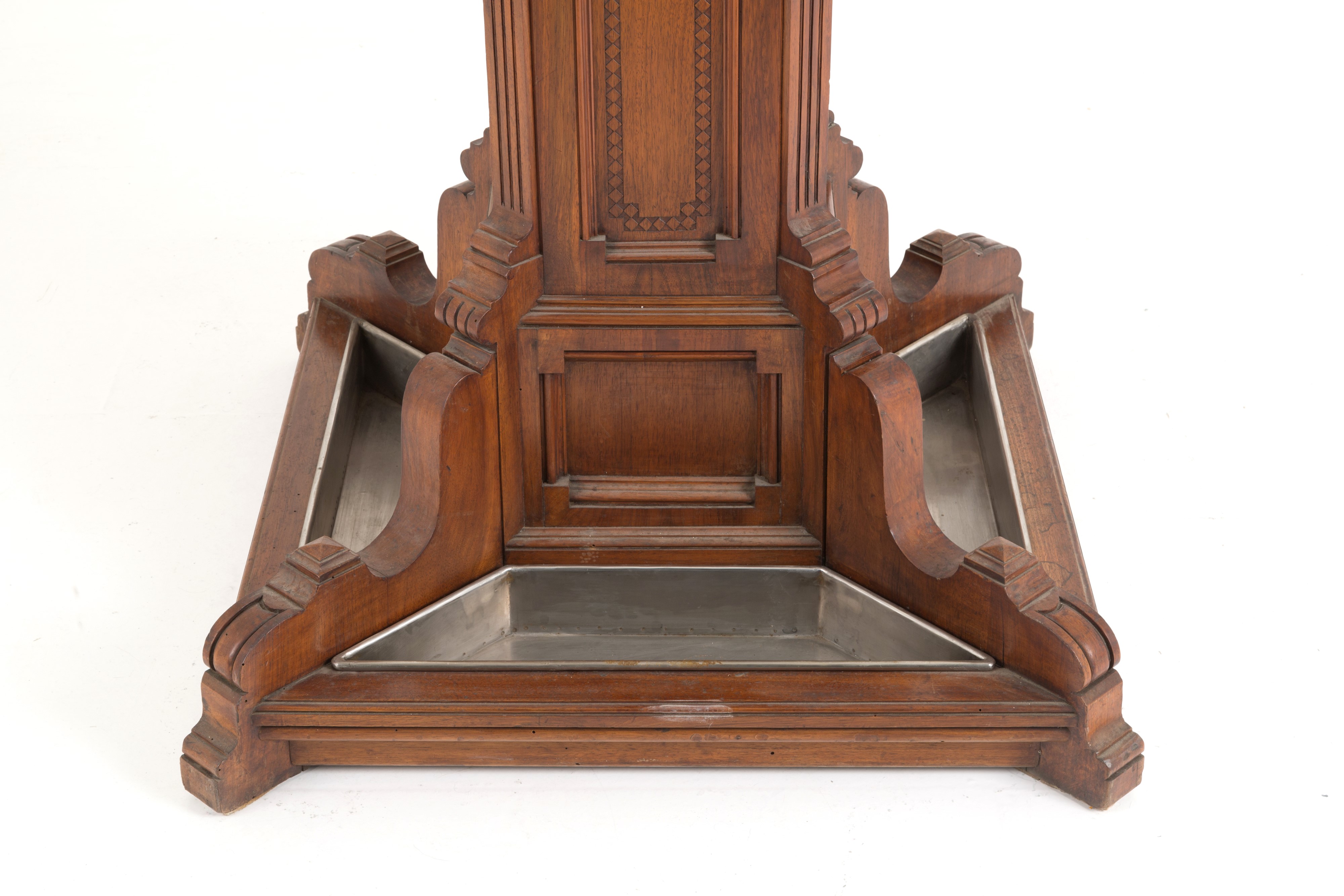 Colonna con fioriere