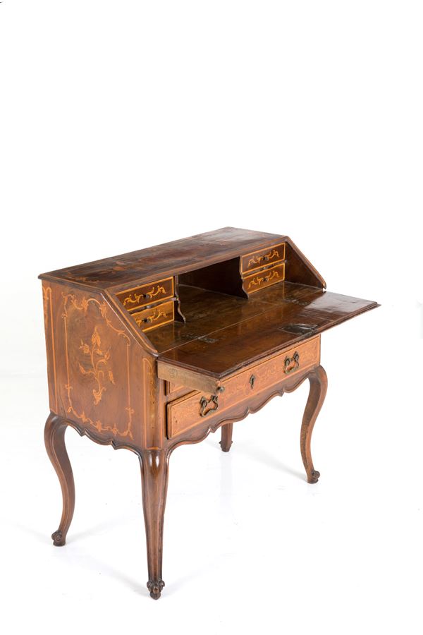 Wooden drop-leaf