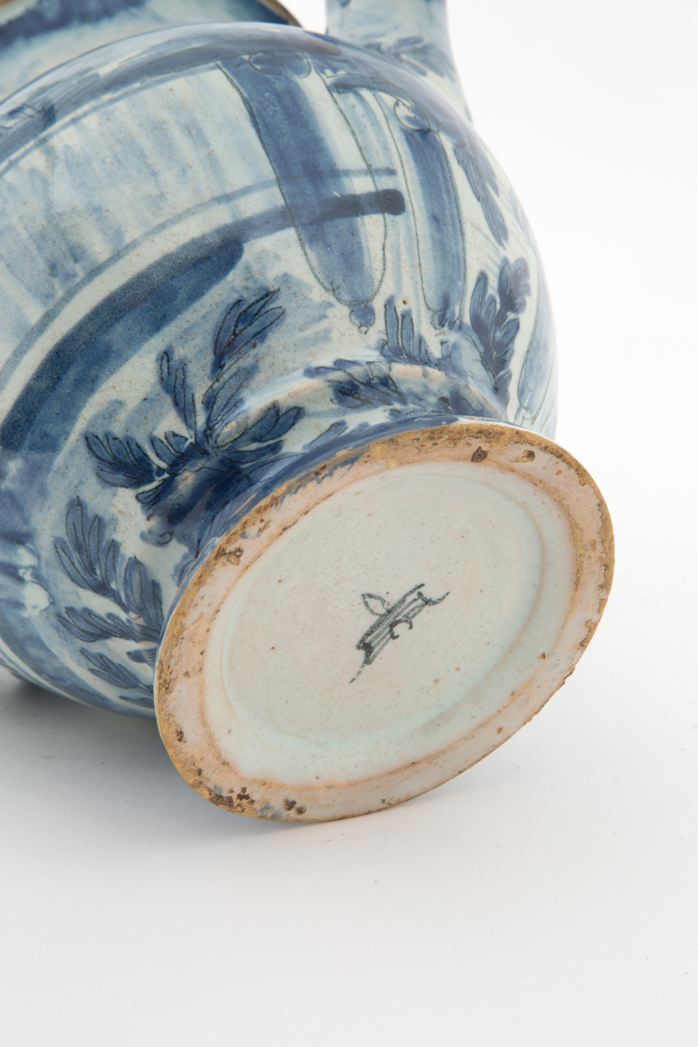 Brocca in maiolica