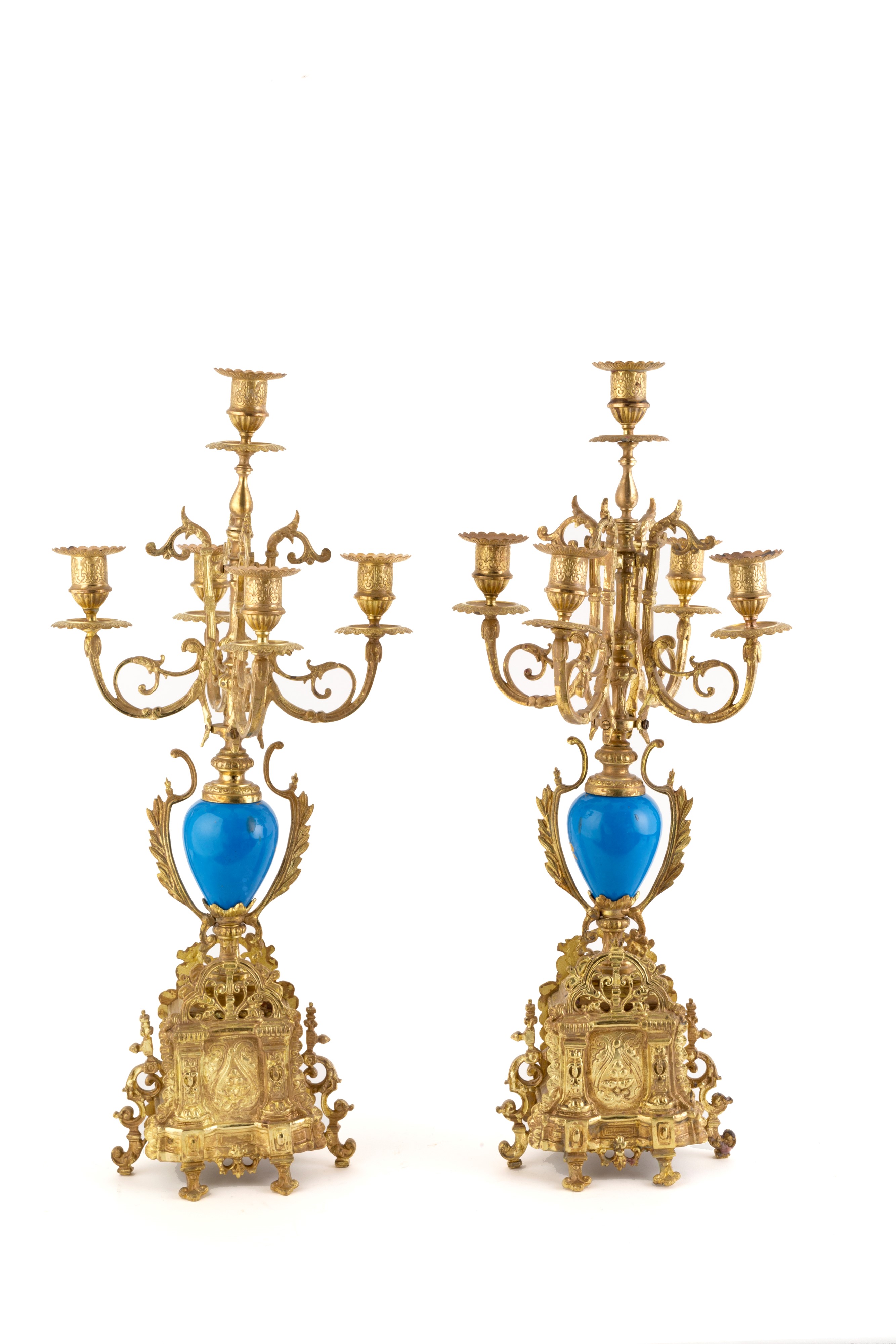 Coppia di candelabri in bronzo dorato