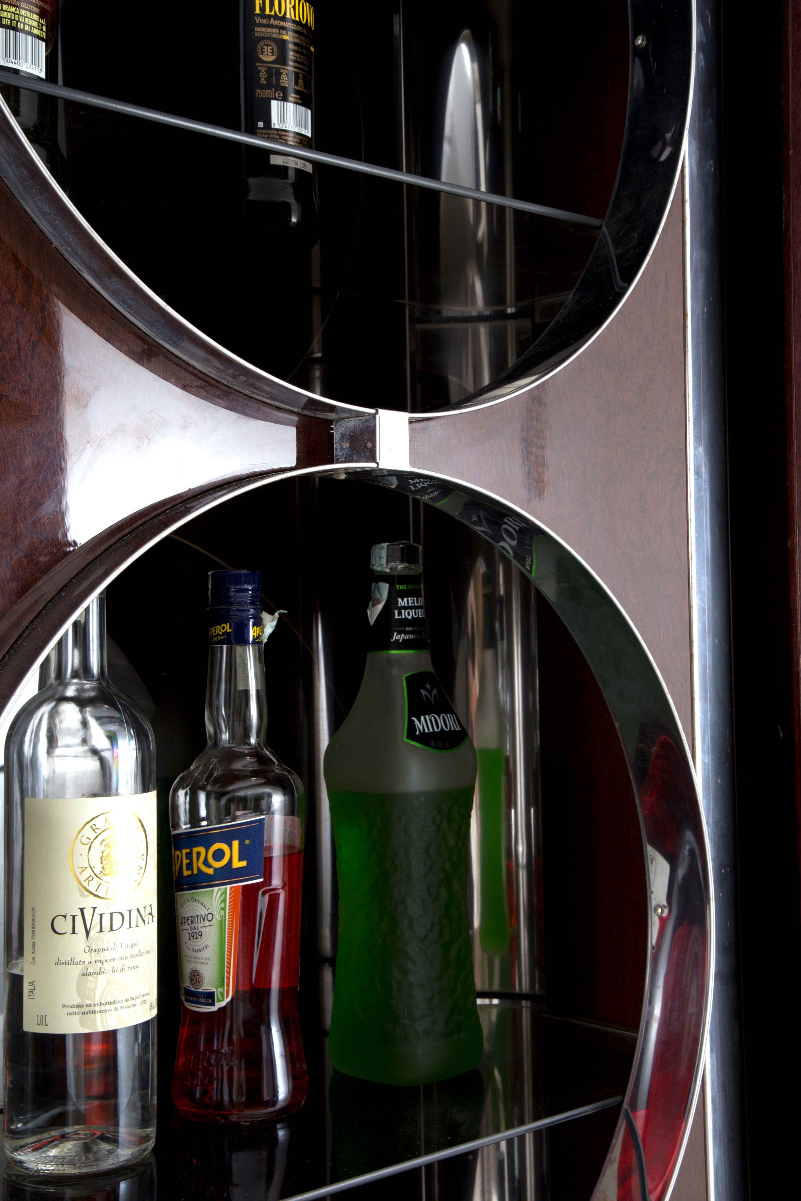 Mobile bar girevole angolare in mogano e acciaio cromato, anni '70-'80