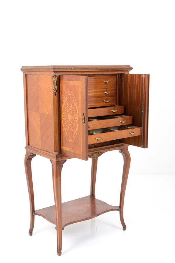 Cutlery holder cabinet