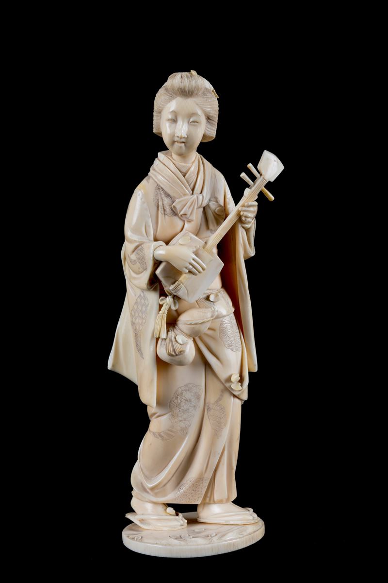 Okimono "SUONATRICE DI SHAMISEN"