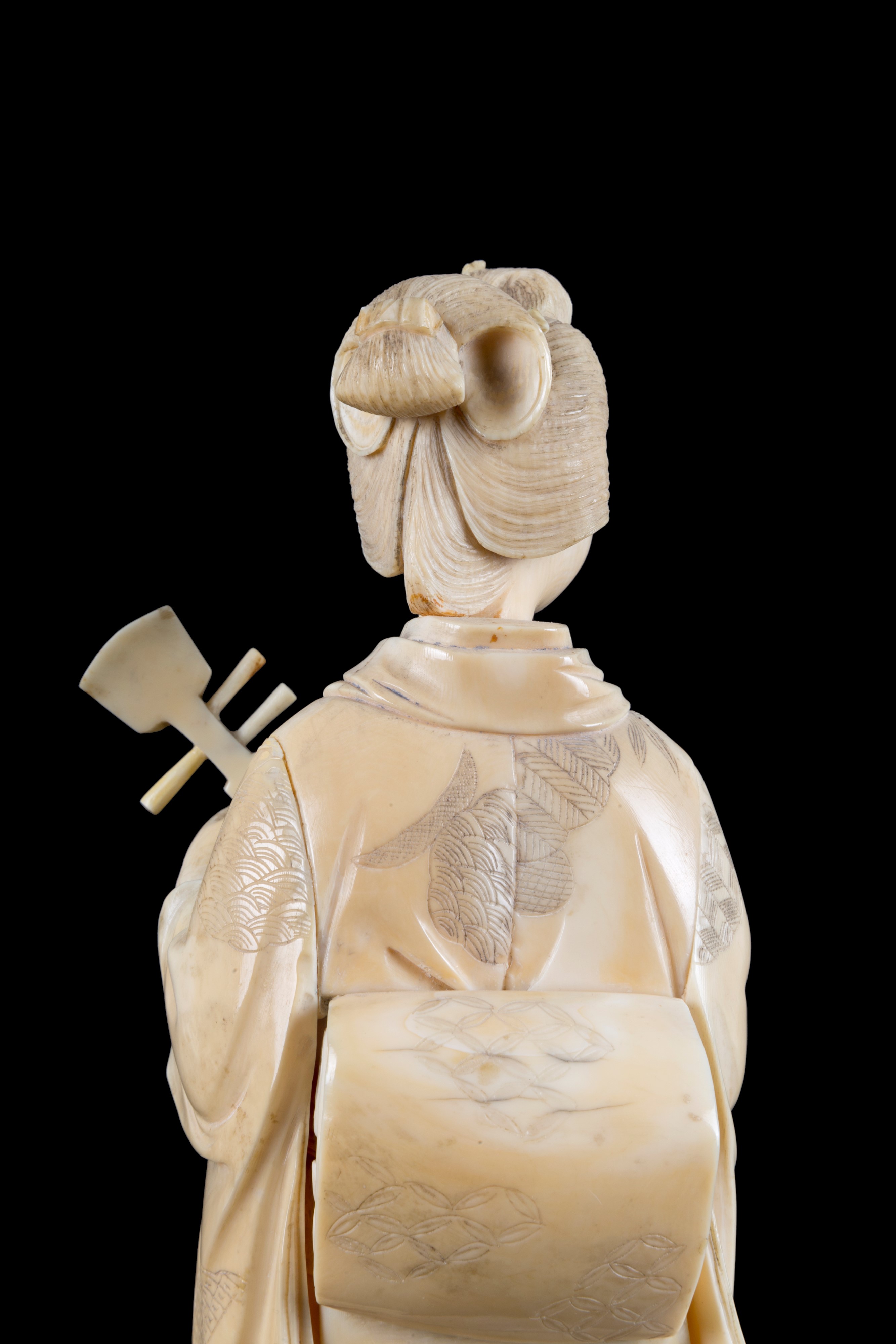 Okimono "SUONATRICE DI SHAMISEN"