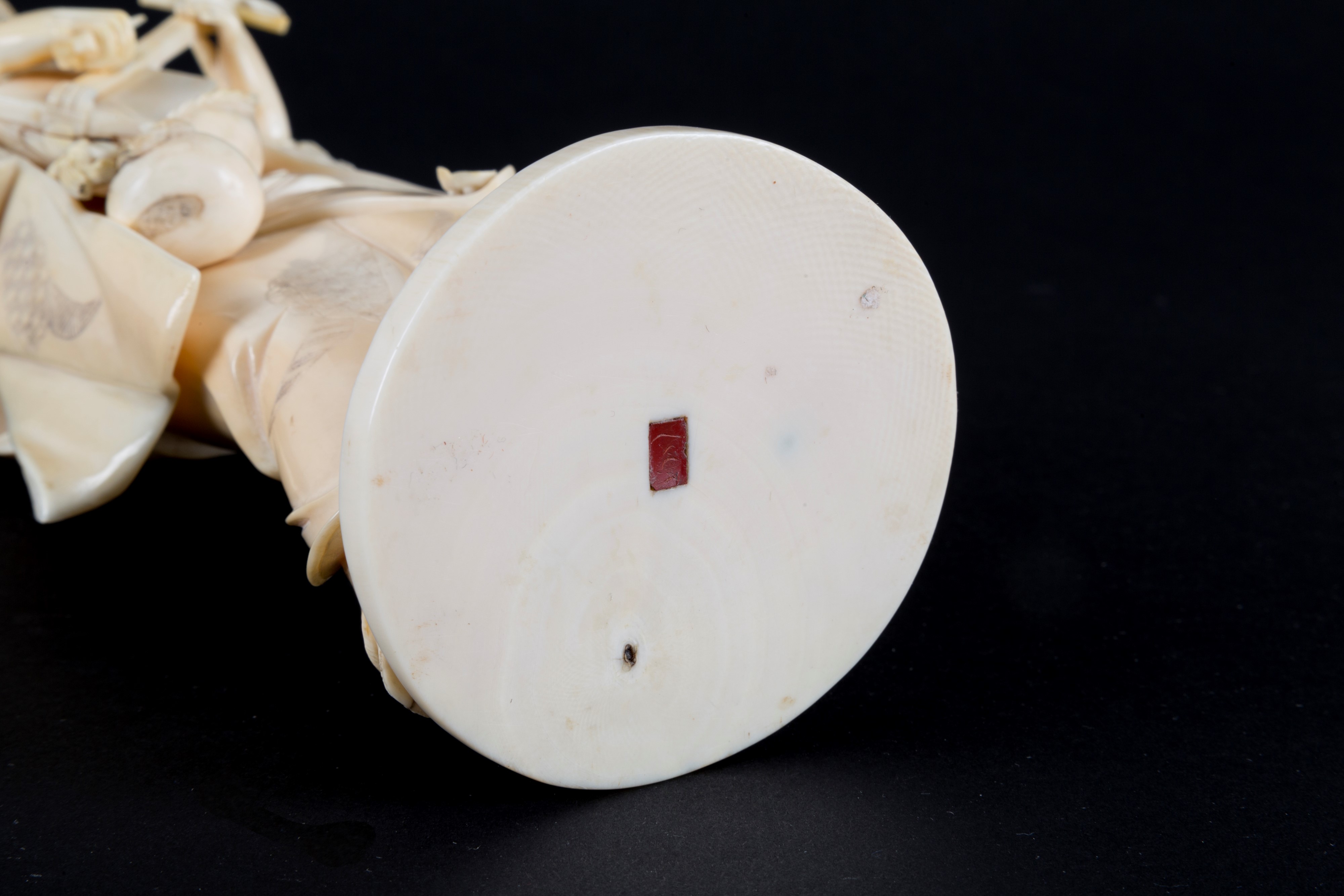 Okimono "SUONATRICE DI SHAMISEN"