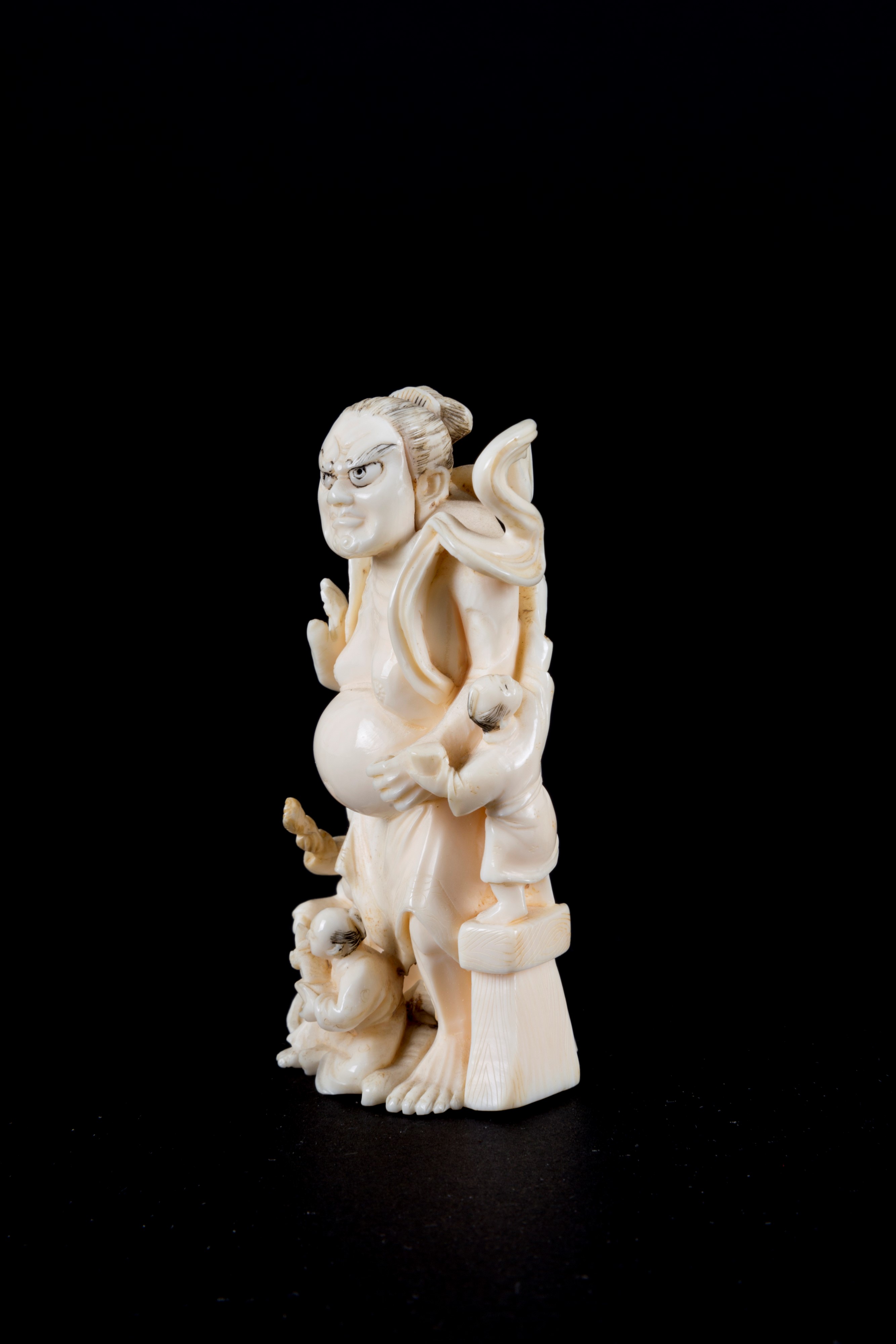 Okimono "DIO GUARDIANO CON UOMINI"