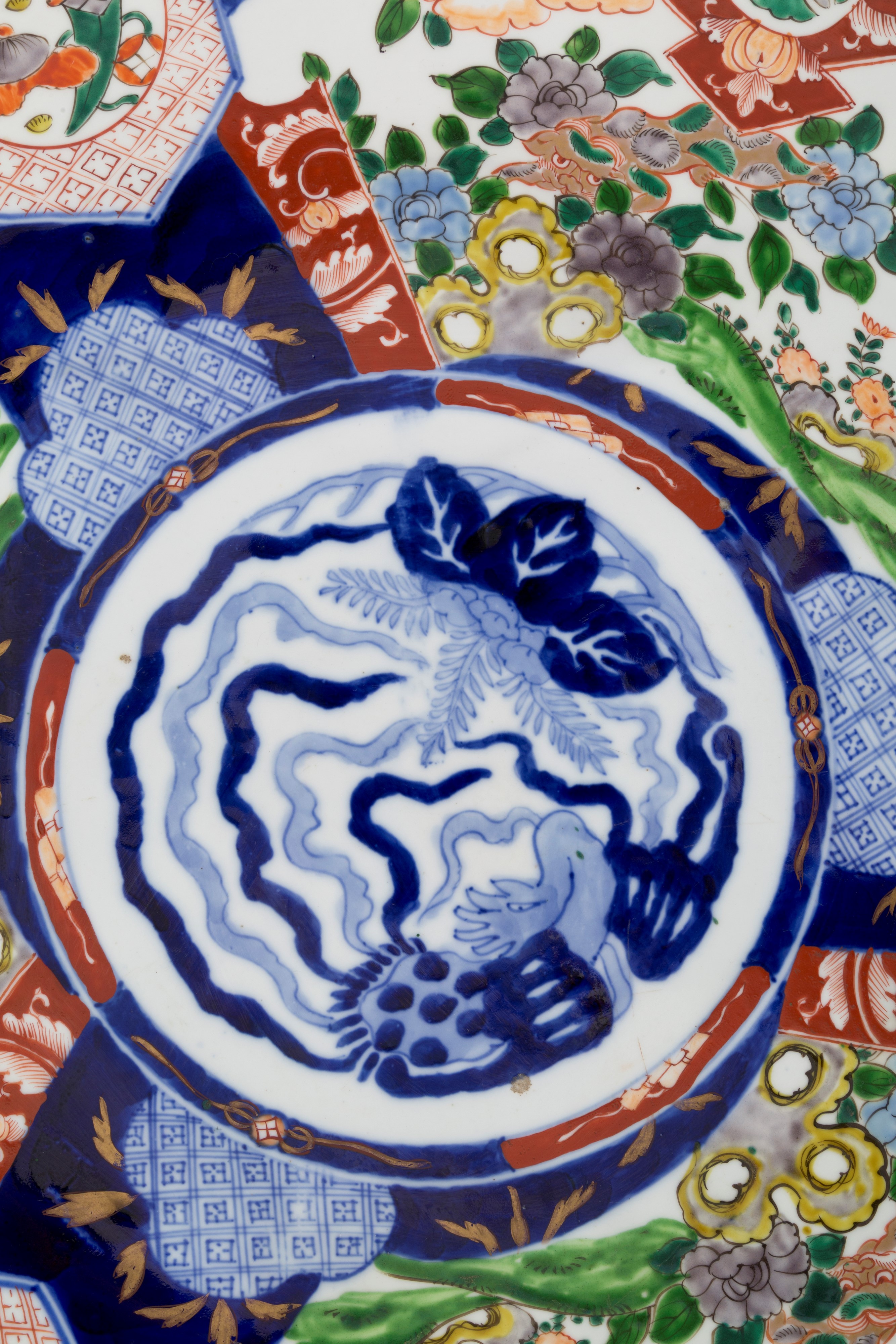 Grande piatto in porcellana Imari