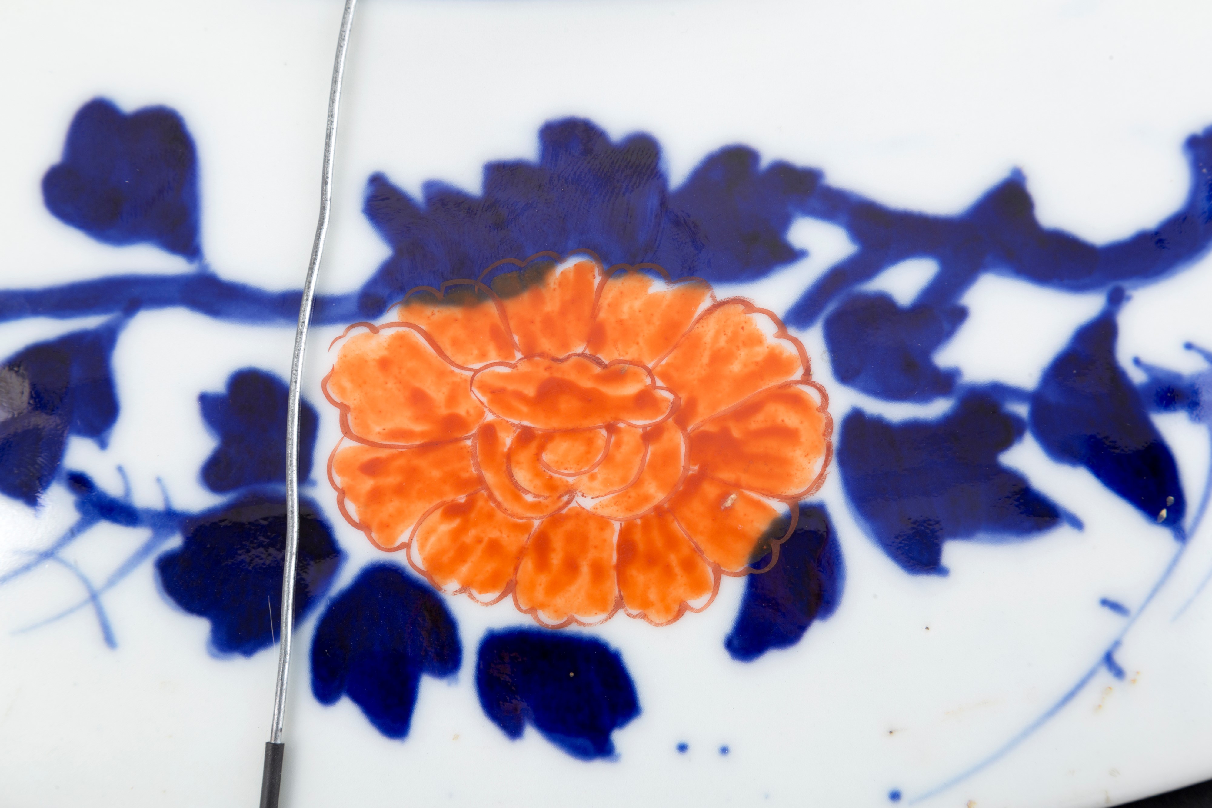 Grande piatto in porcellana Imari