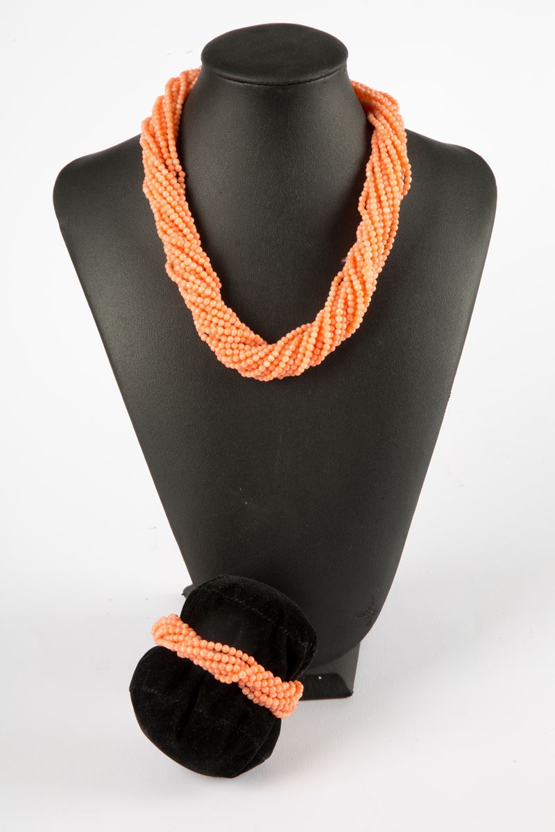 Collana e bracciale in corallo rosa