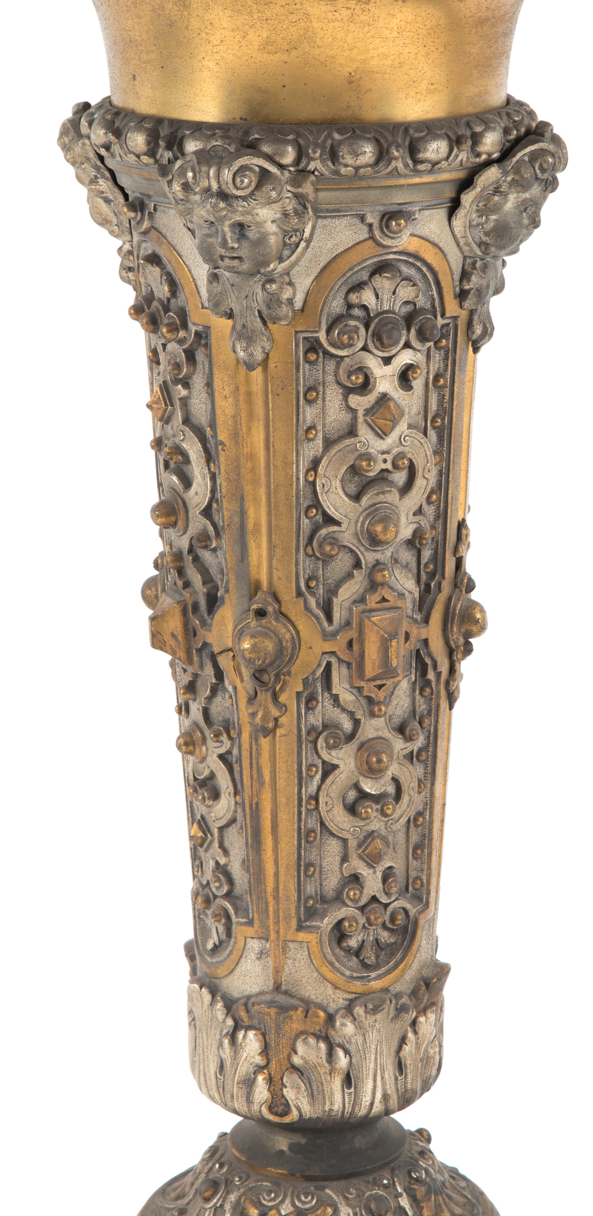 Due colonne in metallo