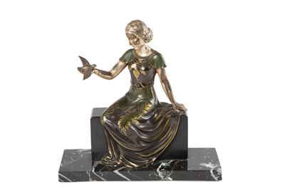 Scultura "donna con Volatile"