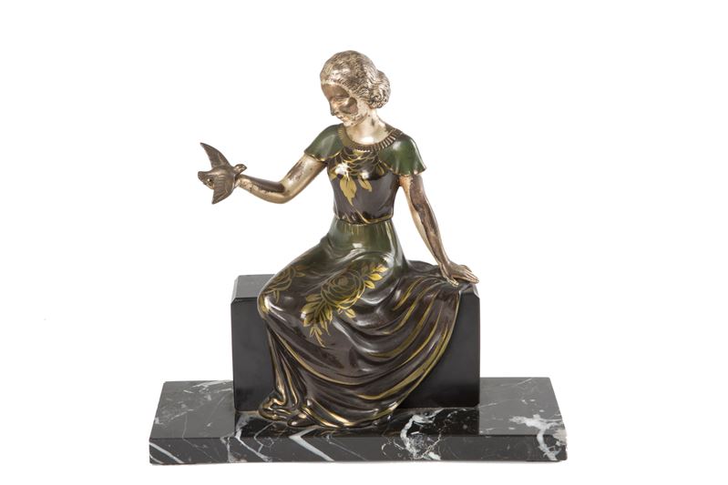 Scultura "donna con Volatile"