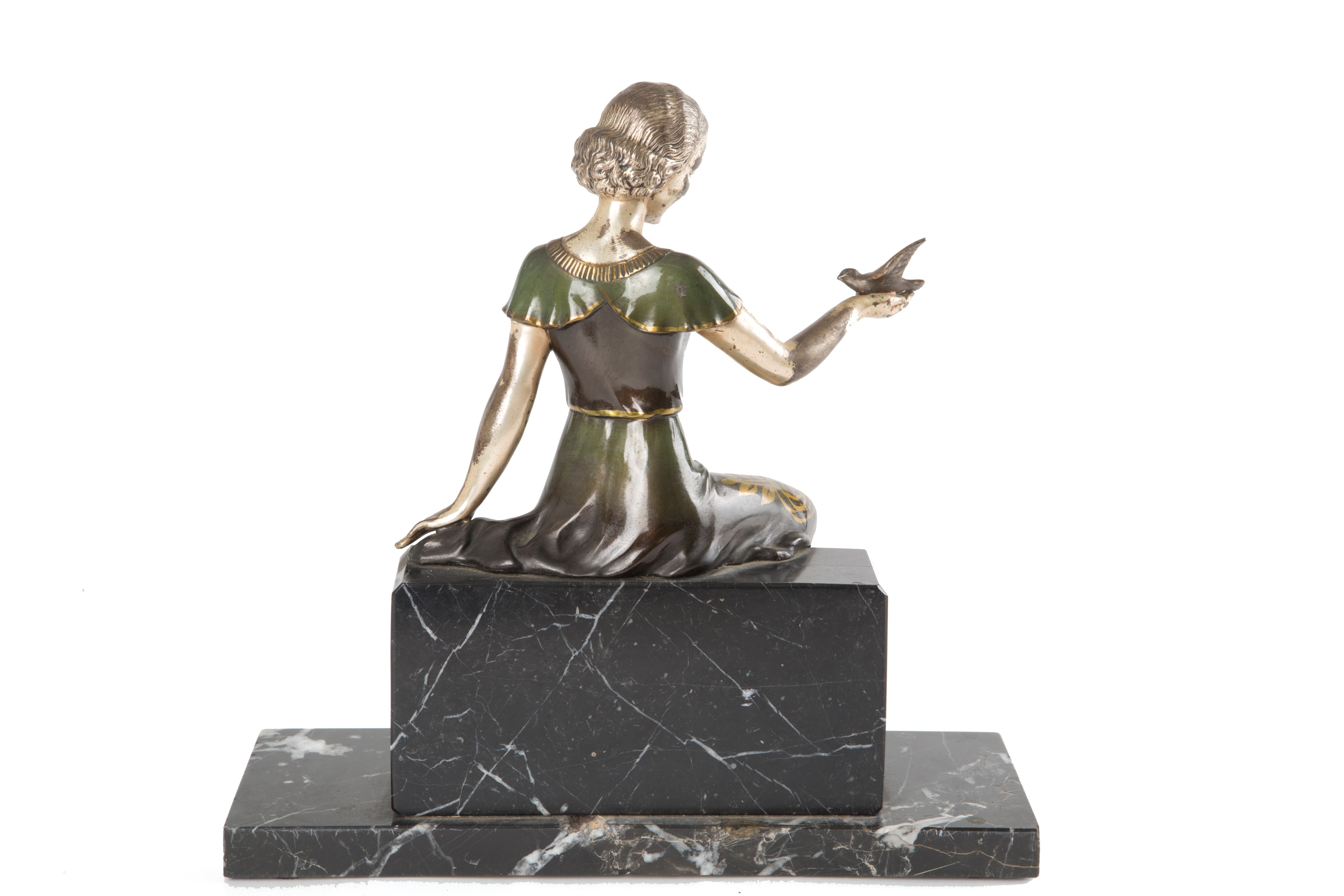 Scultura "donna con Volatile"