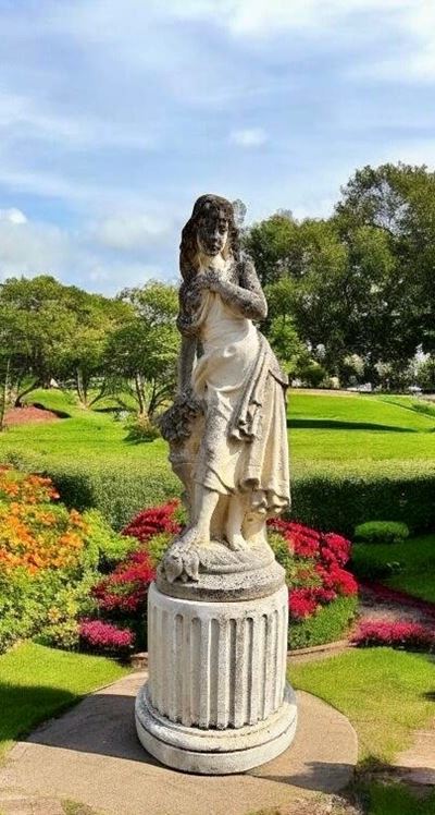 Scultura "figura Femminile con Fiori"