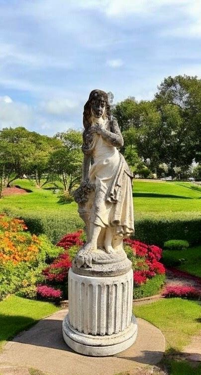 Scultura "figura Femminile con Fiori"