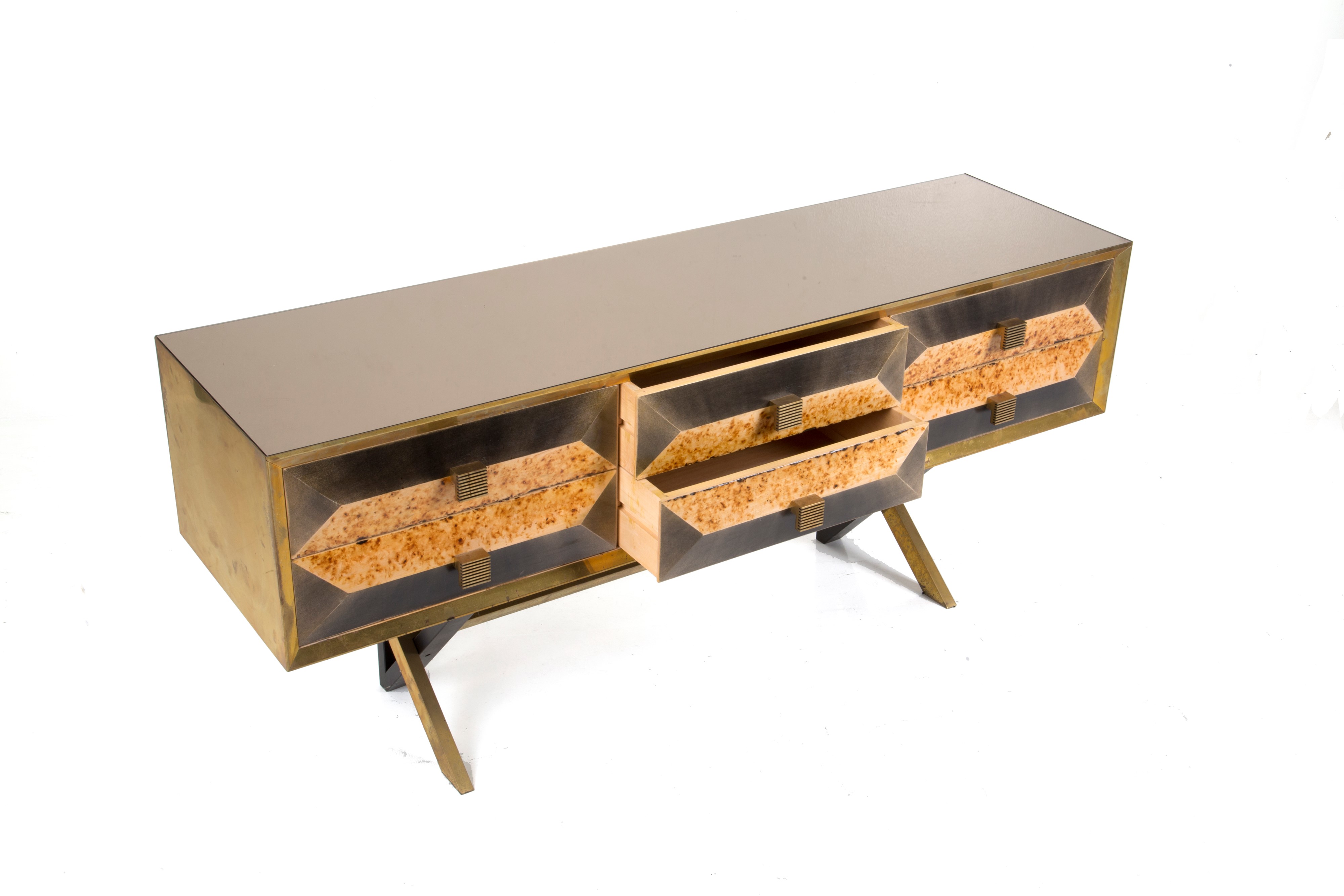 Mordecai Pillant - Credenza in Legno, Ottone e Cristallo
