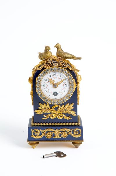 Piccolo Orologio in Smalto e Bronzo