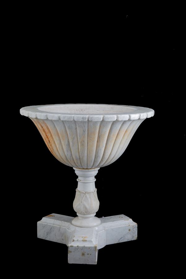 Large tub with marble column