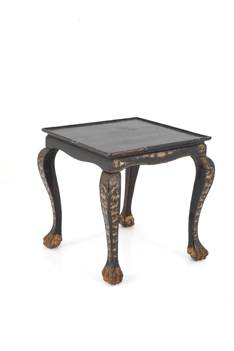 Tavolino laccato e dorato