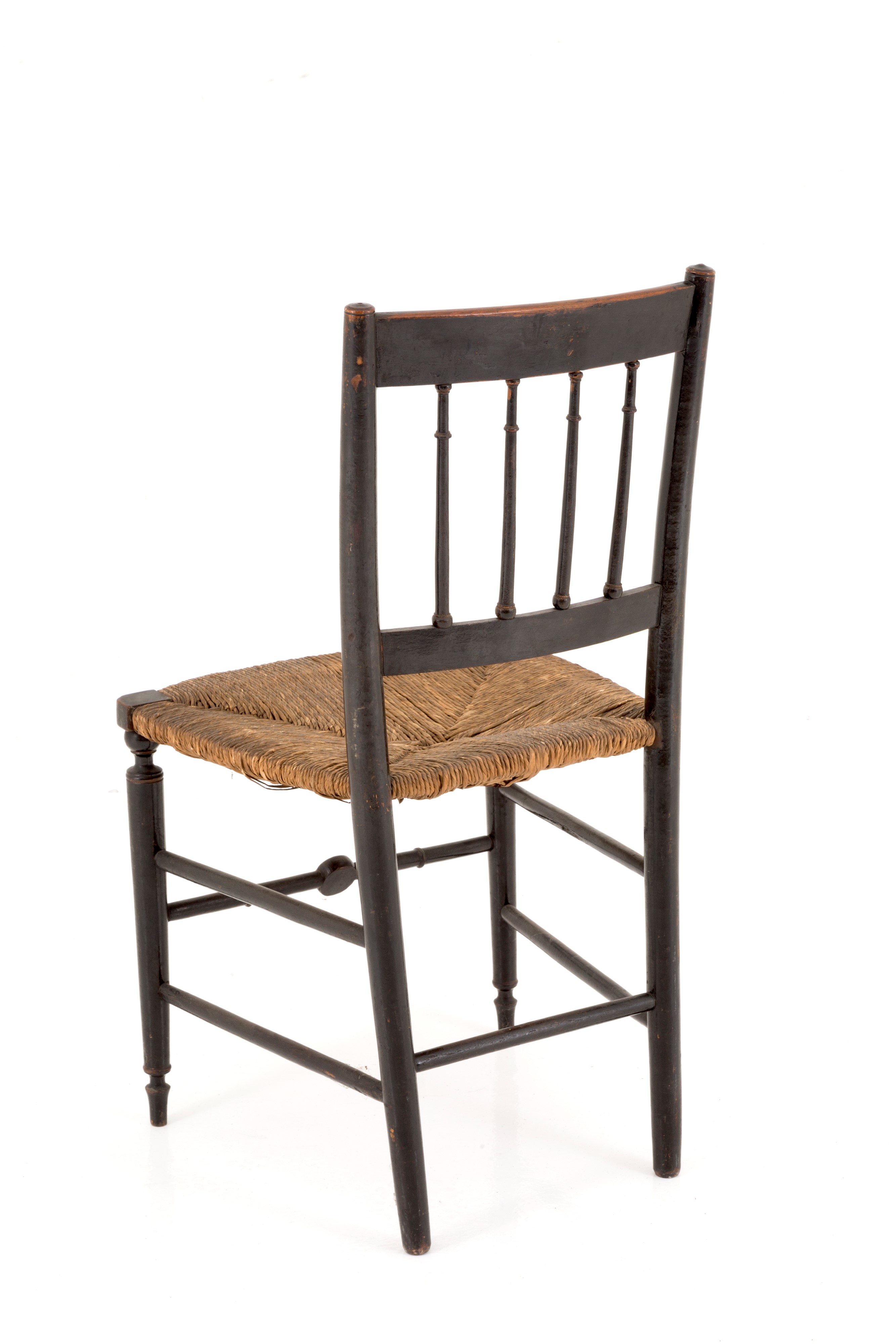 Una poltrona e cinque sedie laccate